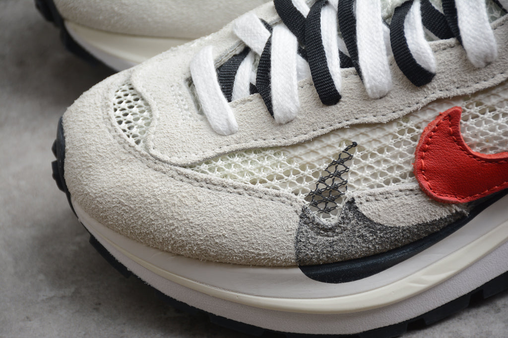 Sacai x VaporWaffle – Blanco / Rojo