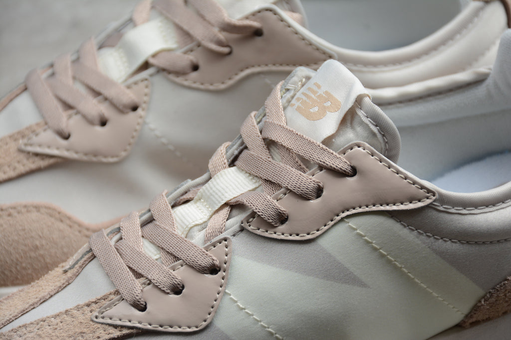 New Balance 327 – Blanco / Rosa
