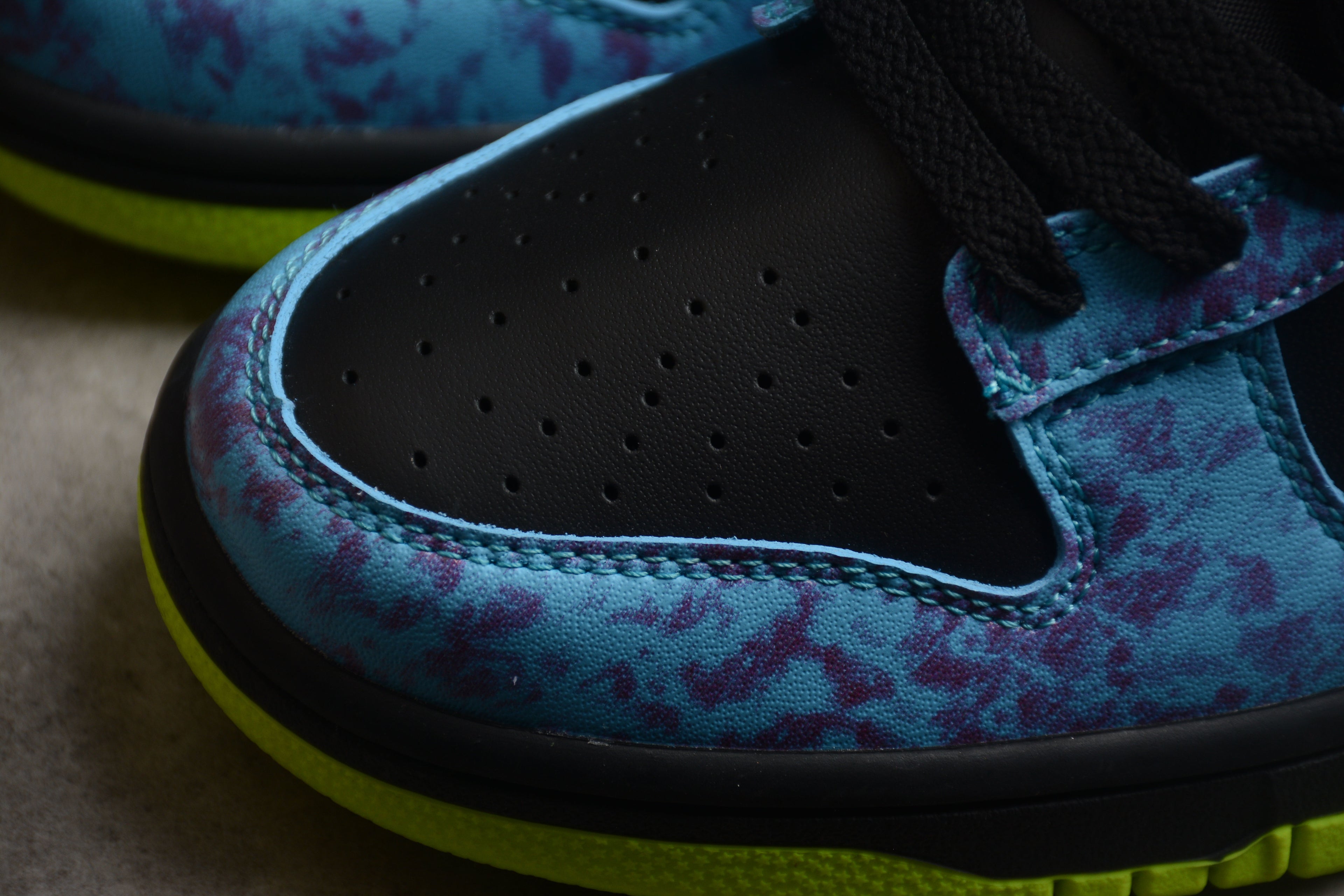 Dunk SB – Negro / Azul / Amarillo
