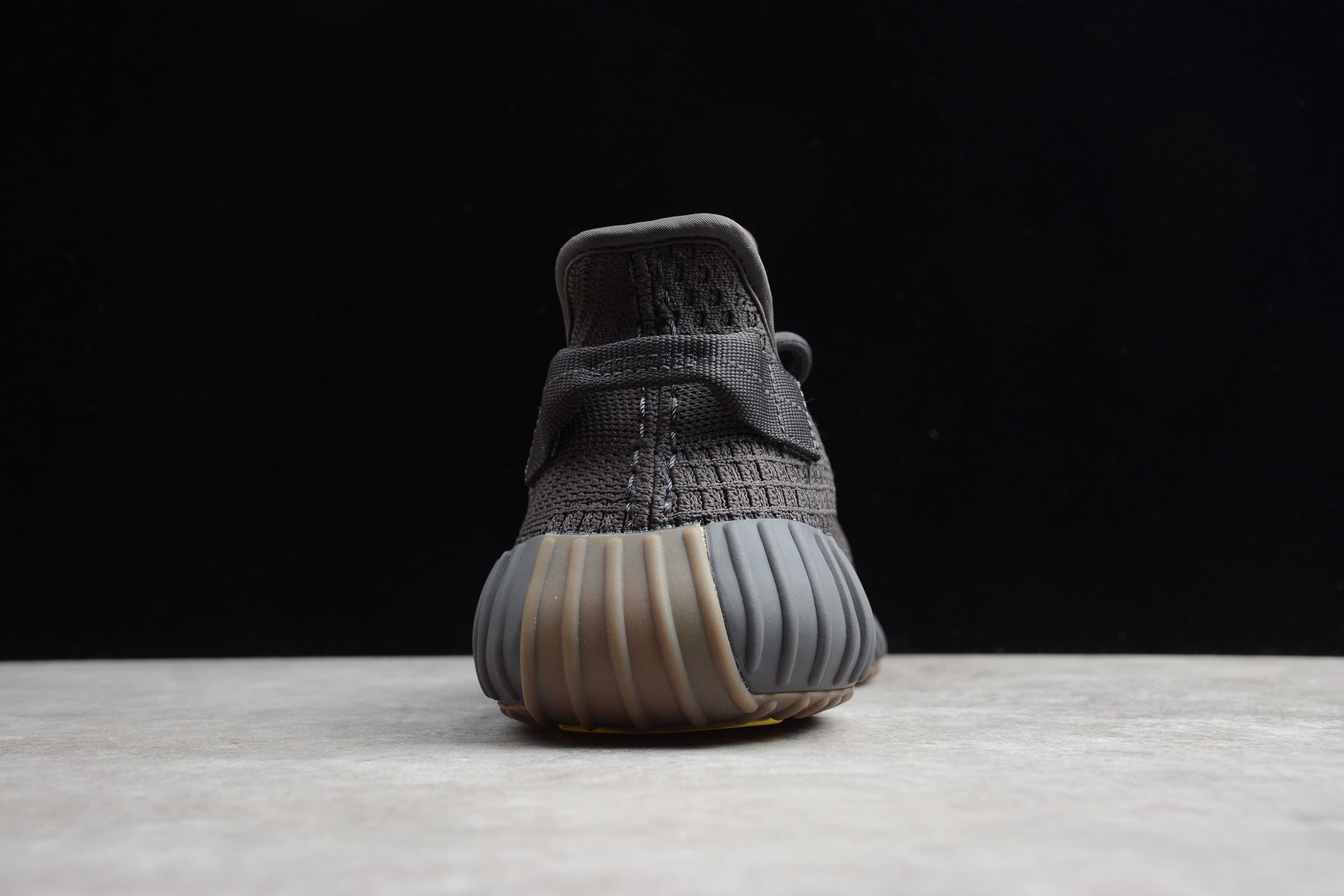Adidas Yeezy 350 – Gris Oscuro