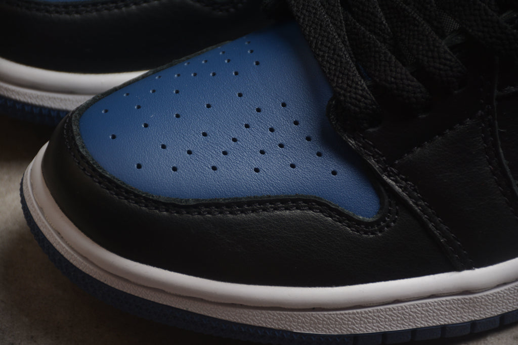 Jordan 1 Low – Negro / Azul Oscuro