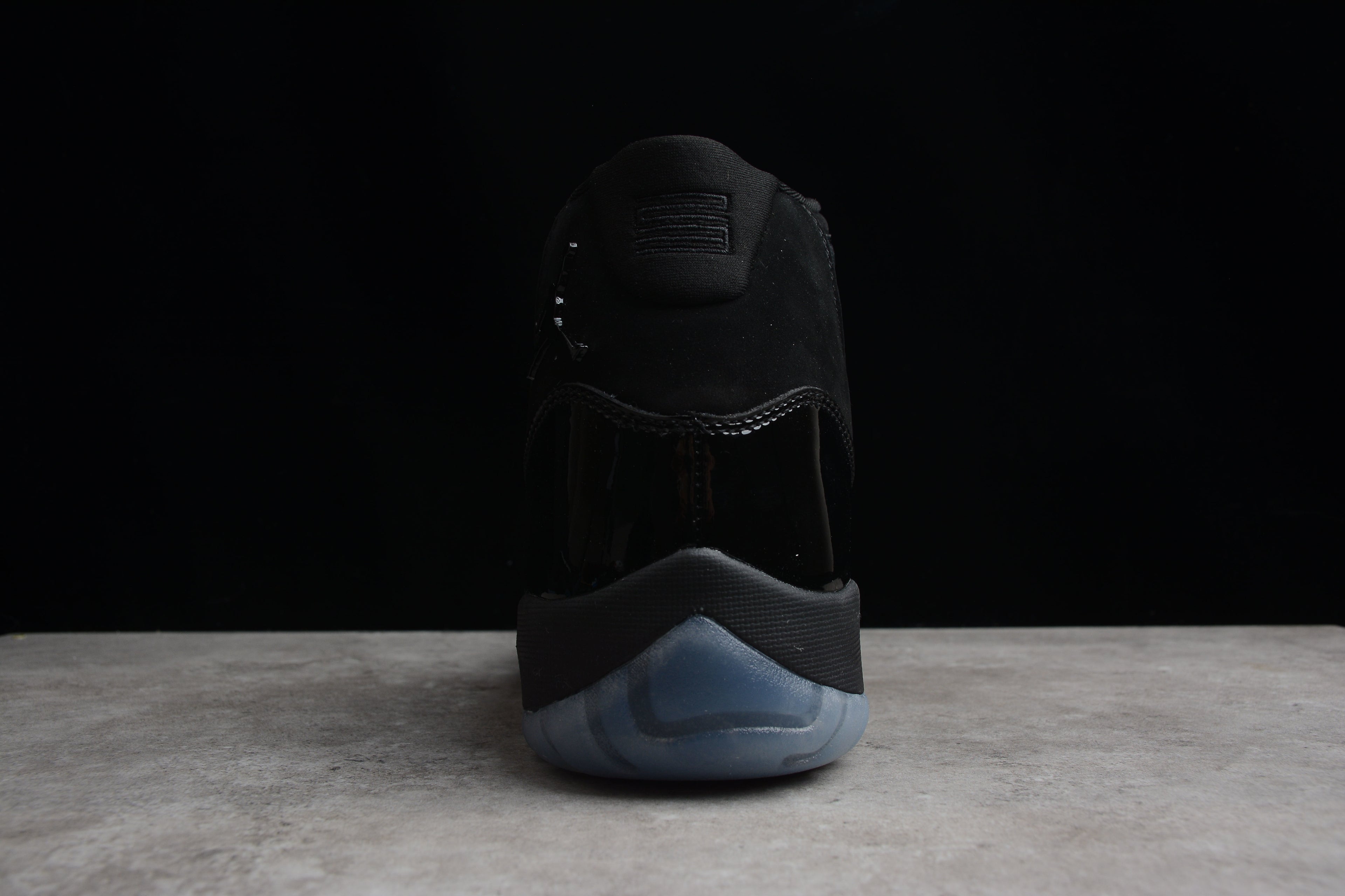 Air Jordan 11 – Negro / Azul