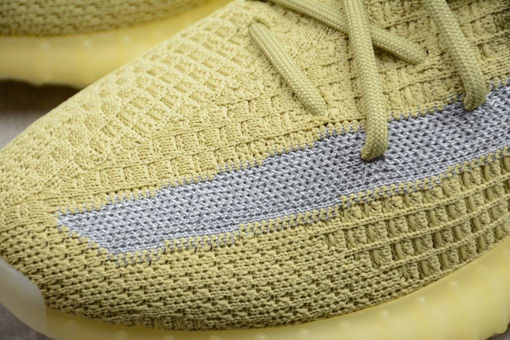 Adidas Yeezy 350 – Amarillo / Gris