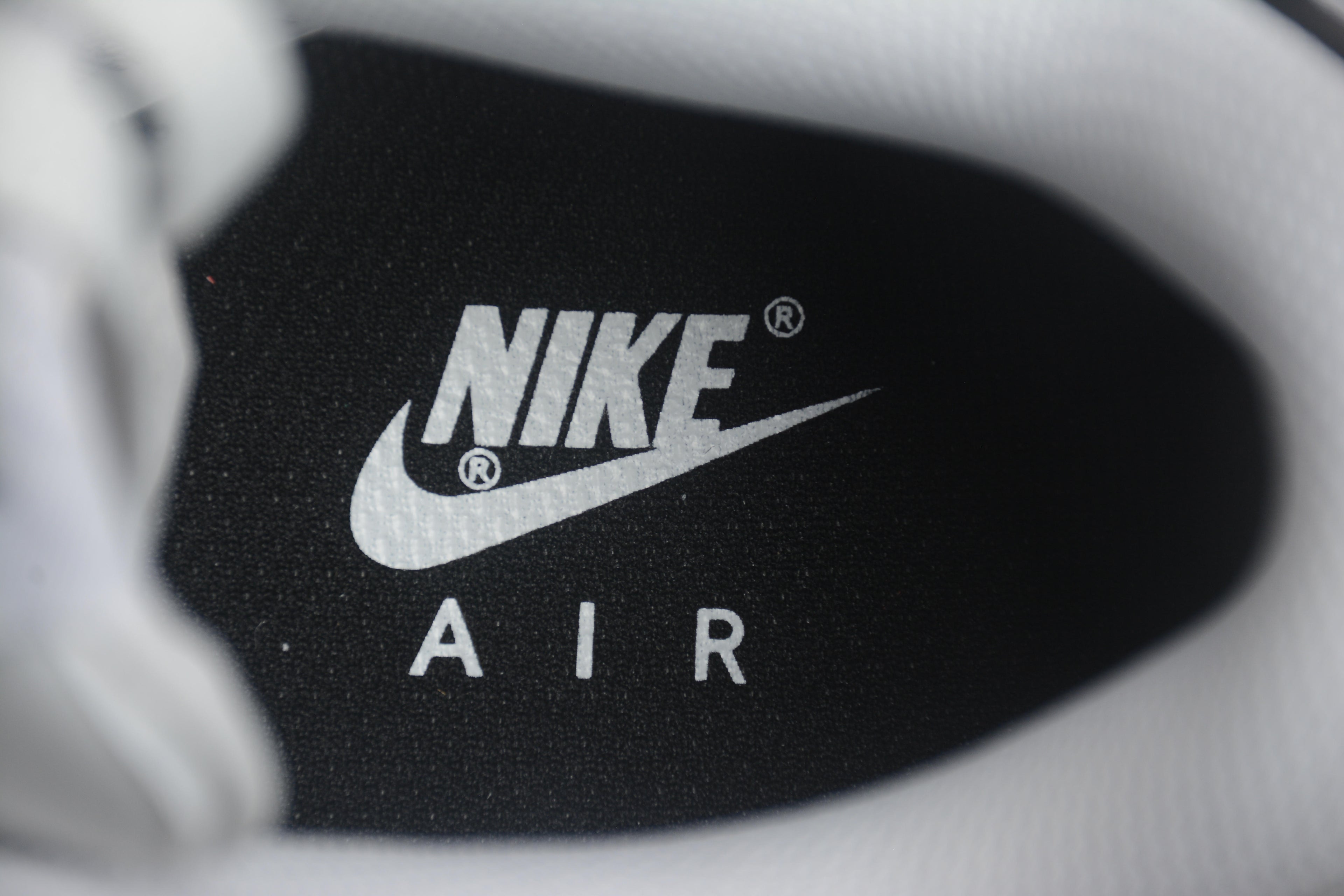 Air Force 1 Low – Blanco / Suela Negra