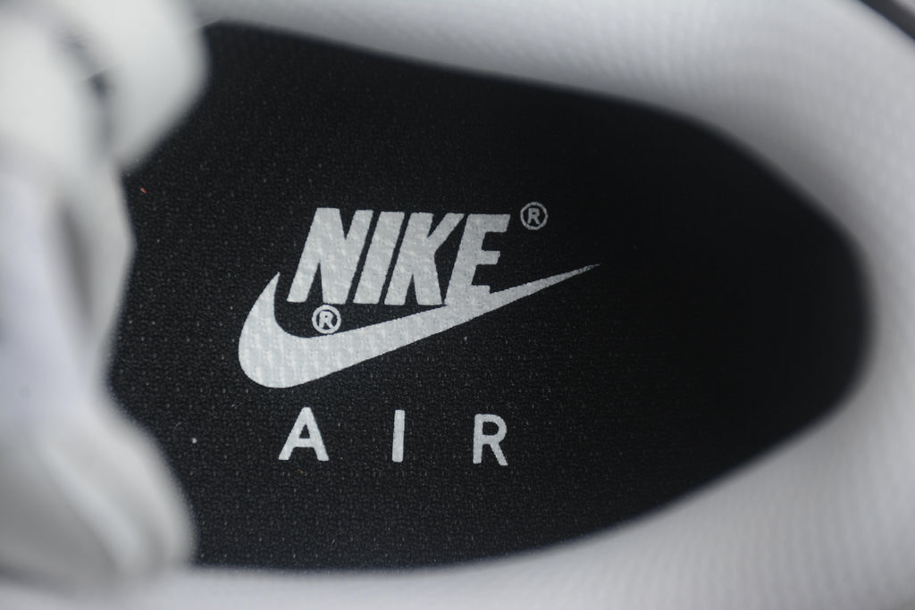 Nike Air Force 1 Low – Blanco / Negro
