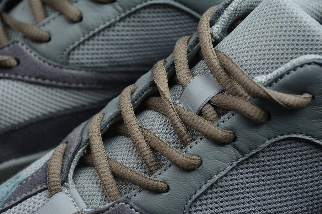 Adidas Yeezy 700 – Gris Claro