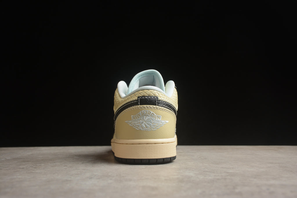 Jordan 1 Low – Beige / Negro
