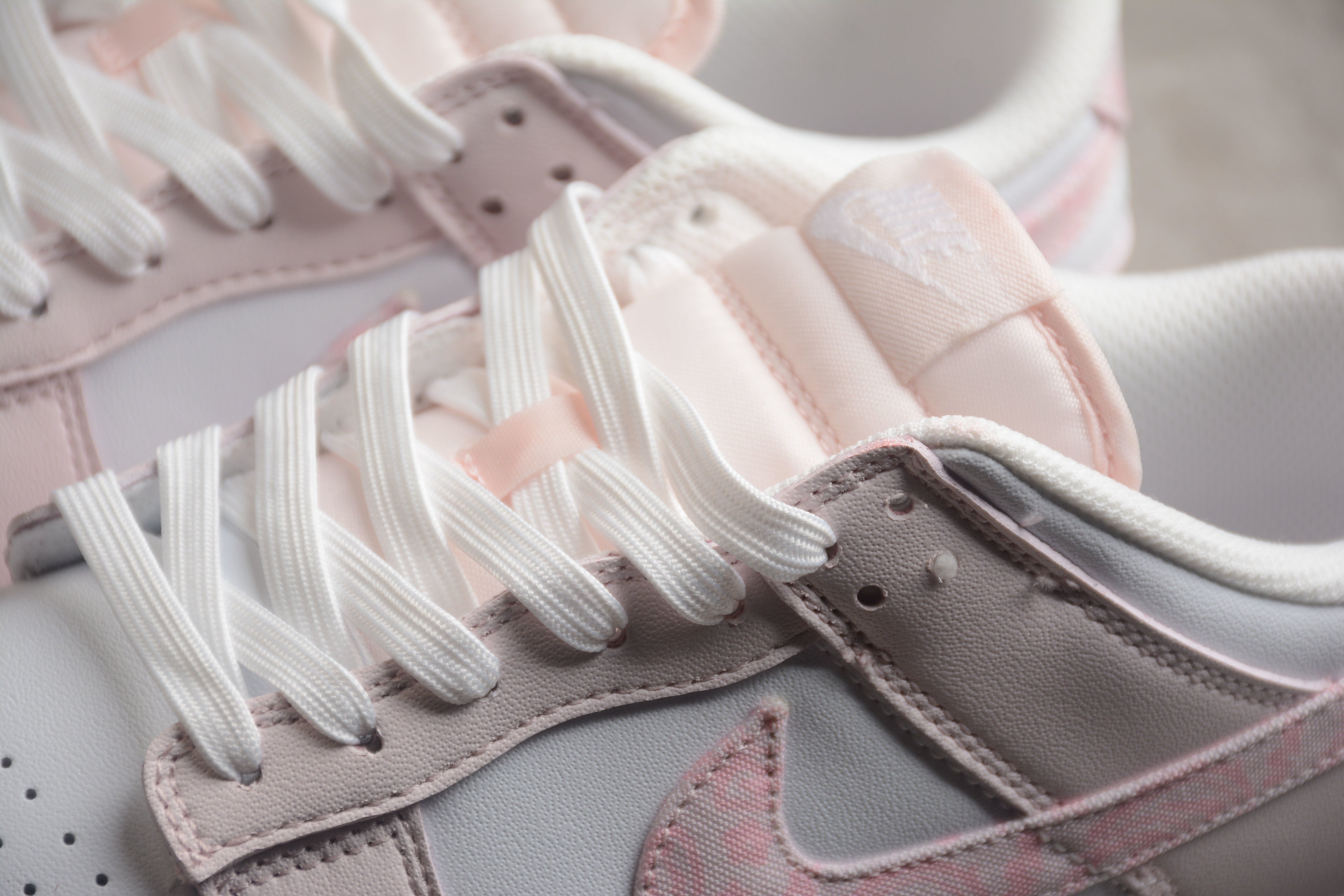 Dunk SB – Rosa Claro / Blanco