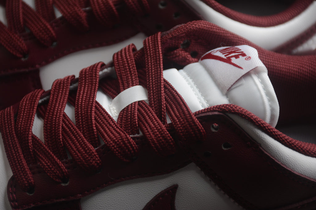 Dunk SB – Granate / Blanco