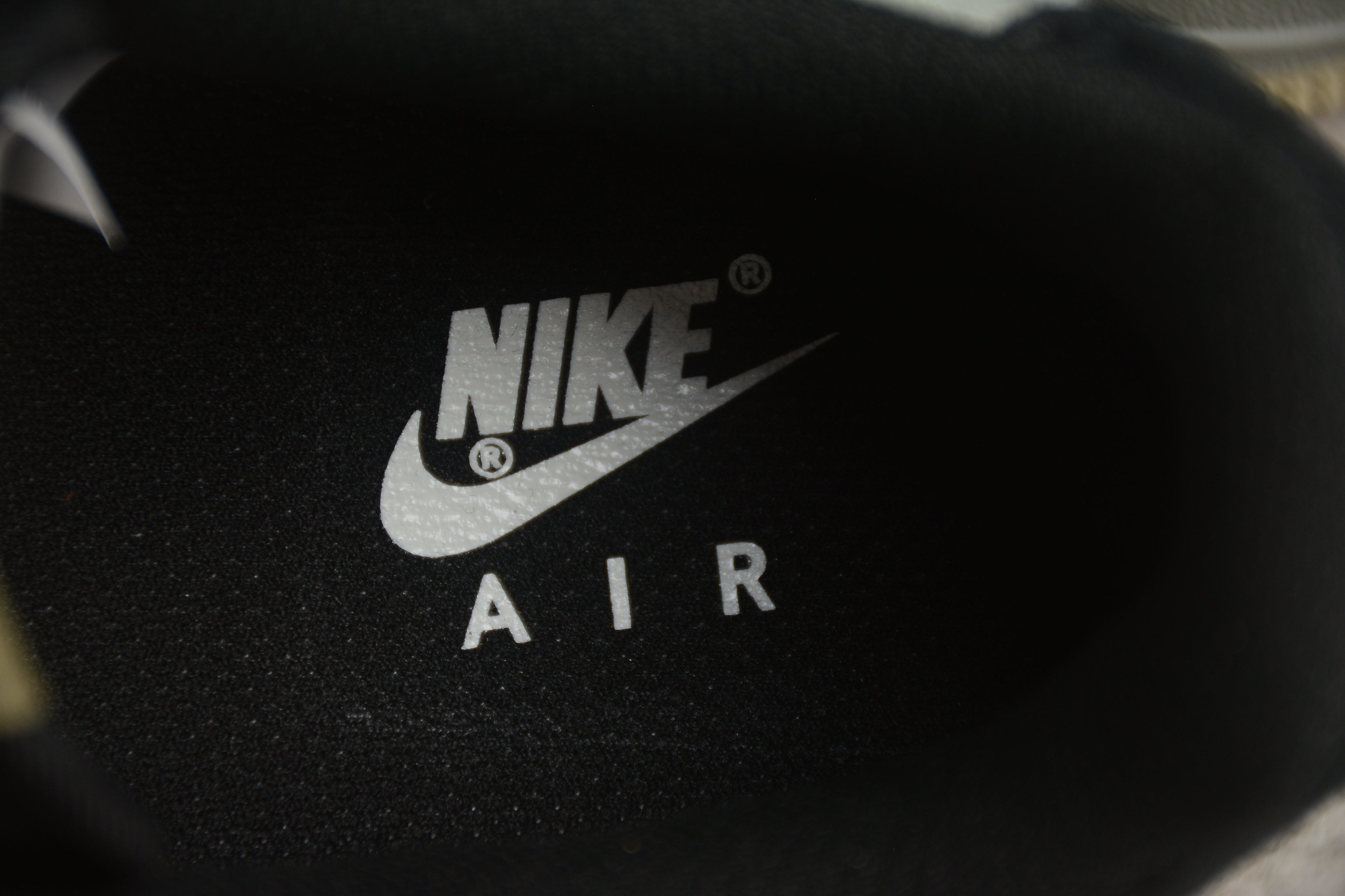 Air Force 1 Low – Gris / Marrón / Negro