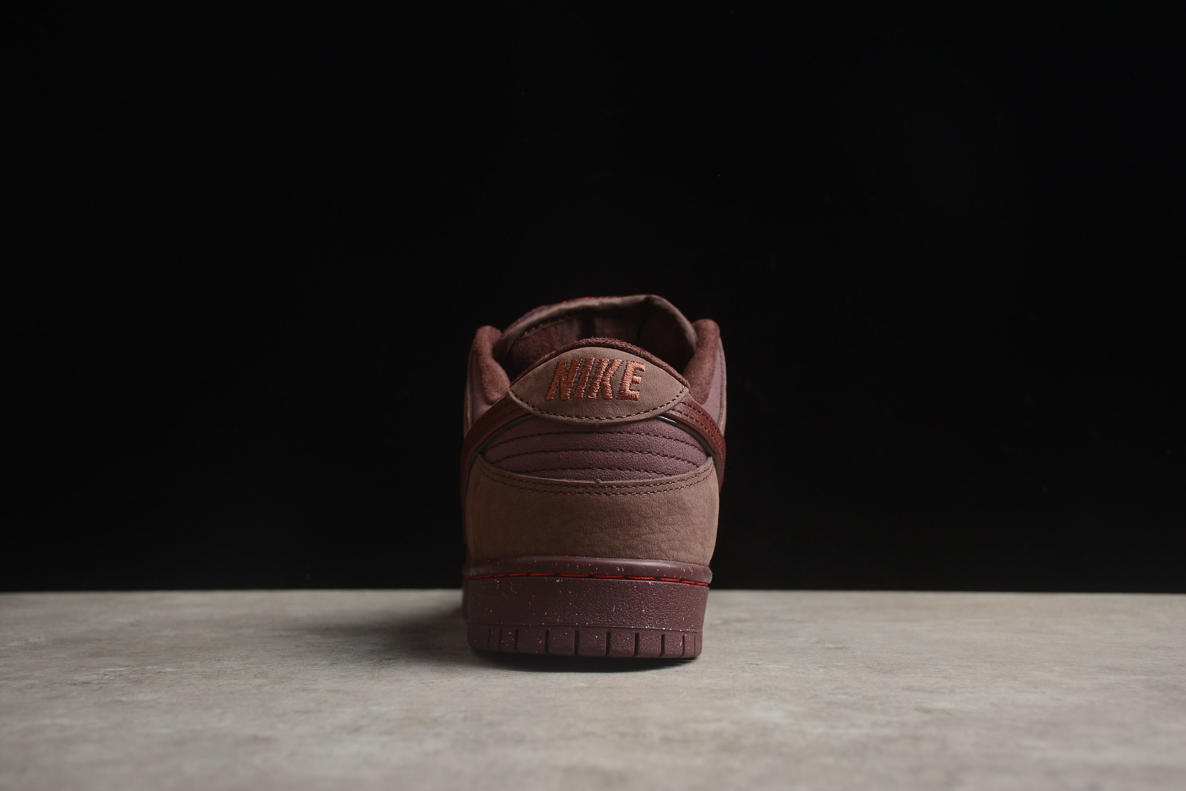 Dunk SB – Blanco / Granate