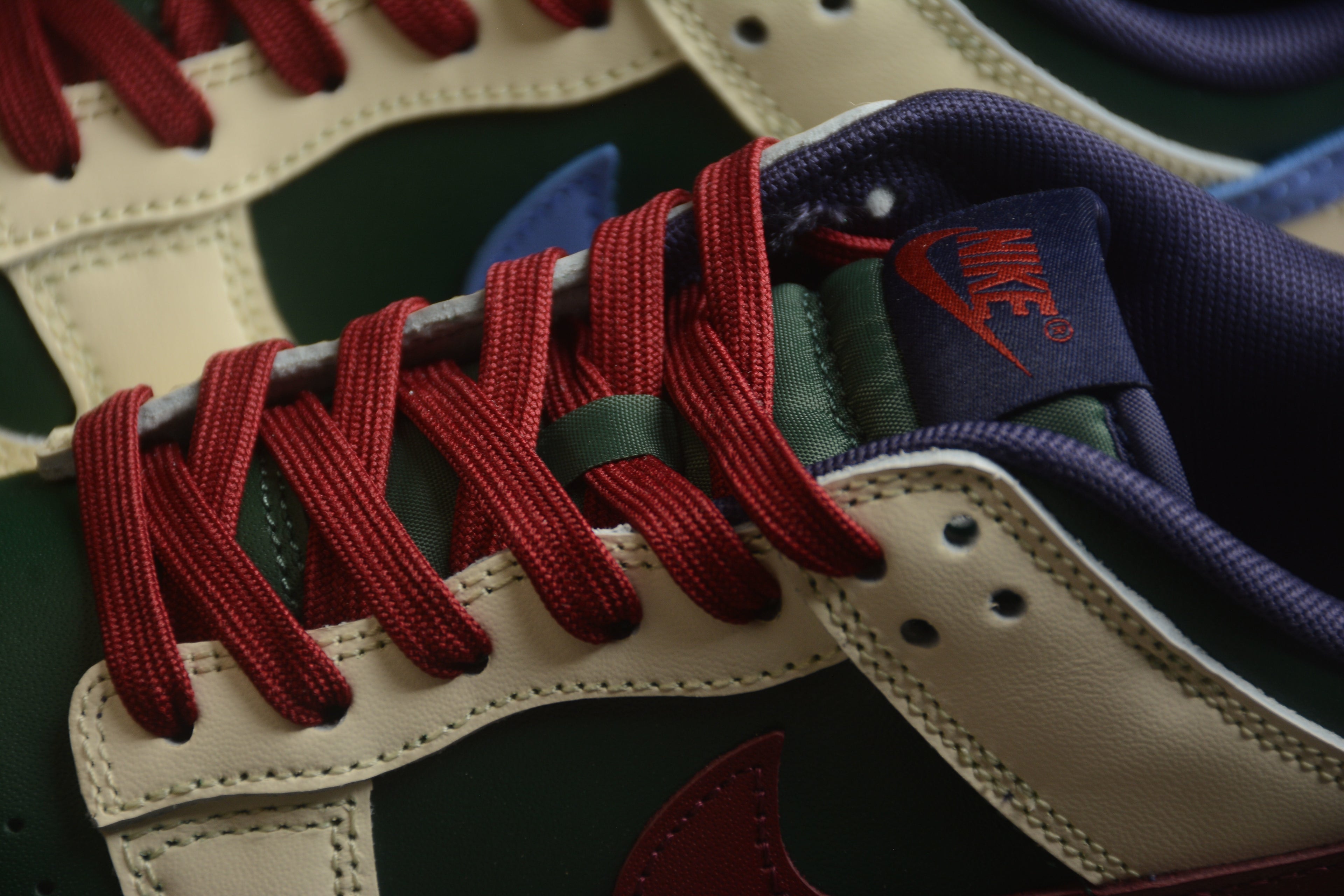 Dunk SB – Beigie / Verde / Granate