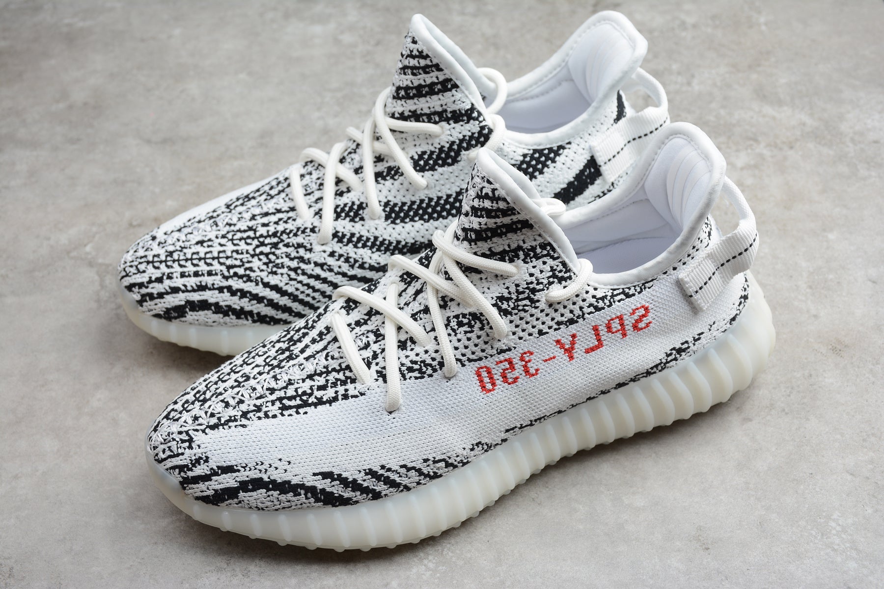 Adidas Yeezy 350 – Blanco / Negro