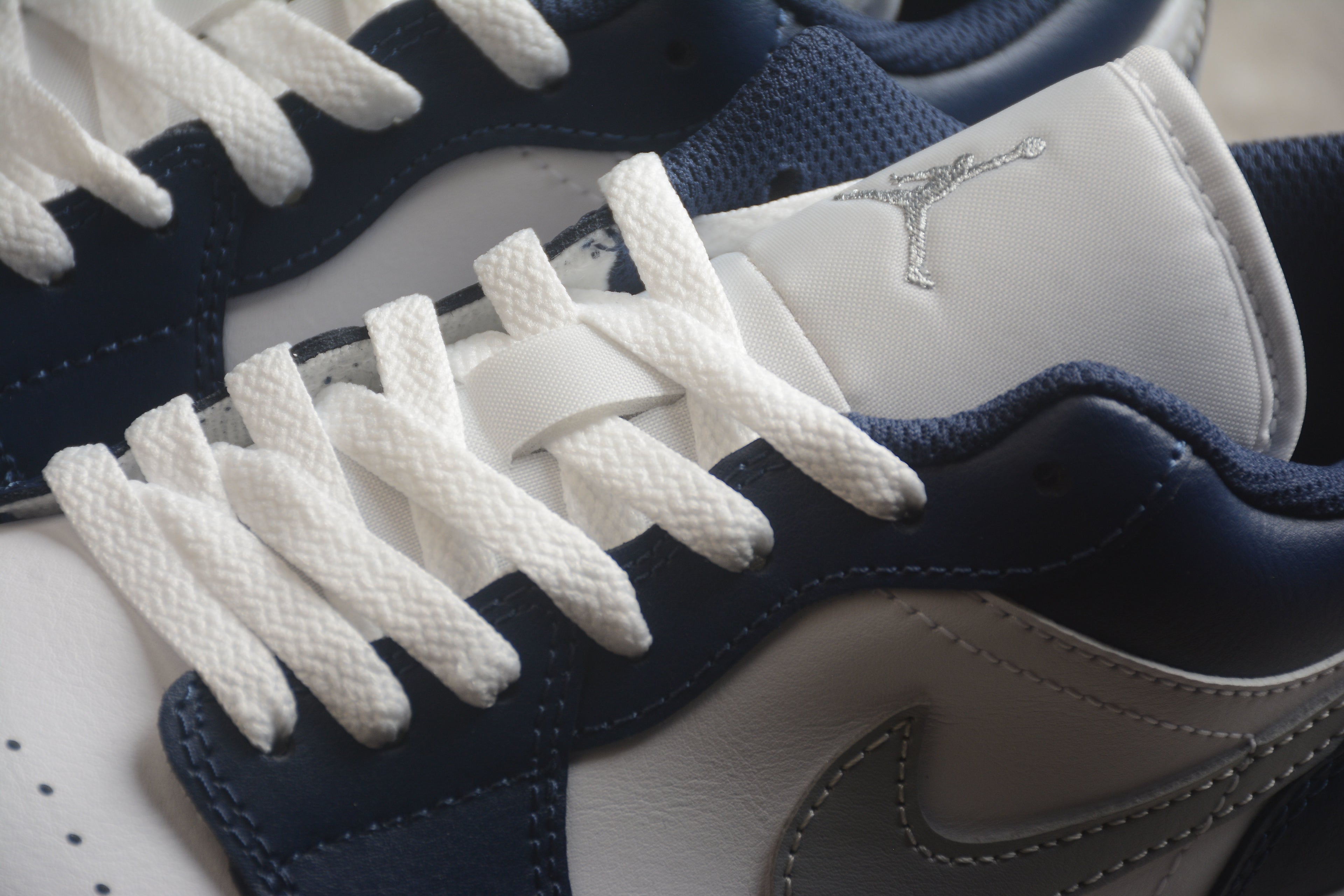 Jordan 1 Low – Azul / Blanco / Gris