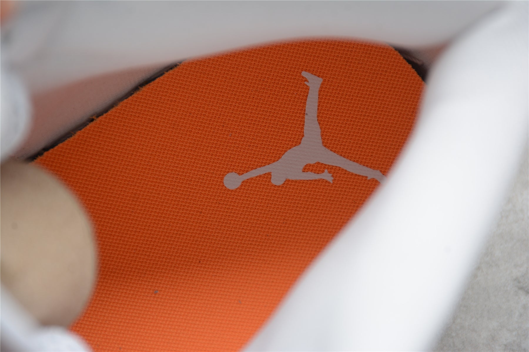 Air Jordan 1 Mid – Blanco / Naranja