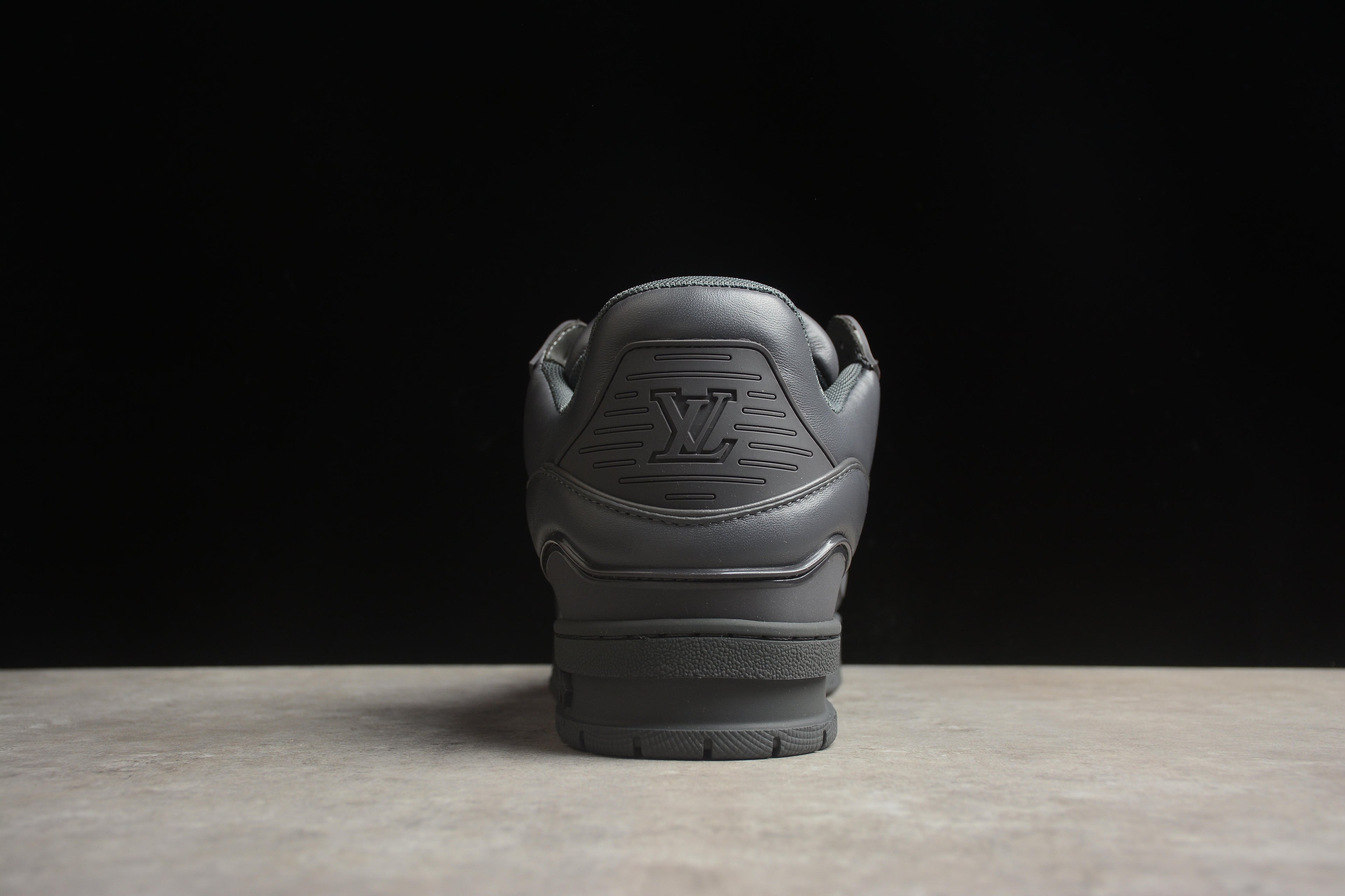 Louis Vuitton Trainer Low – Negro