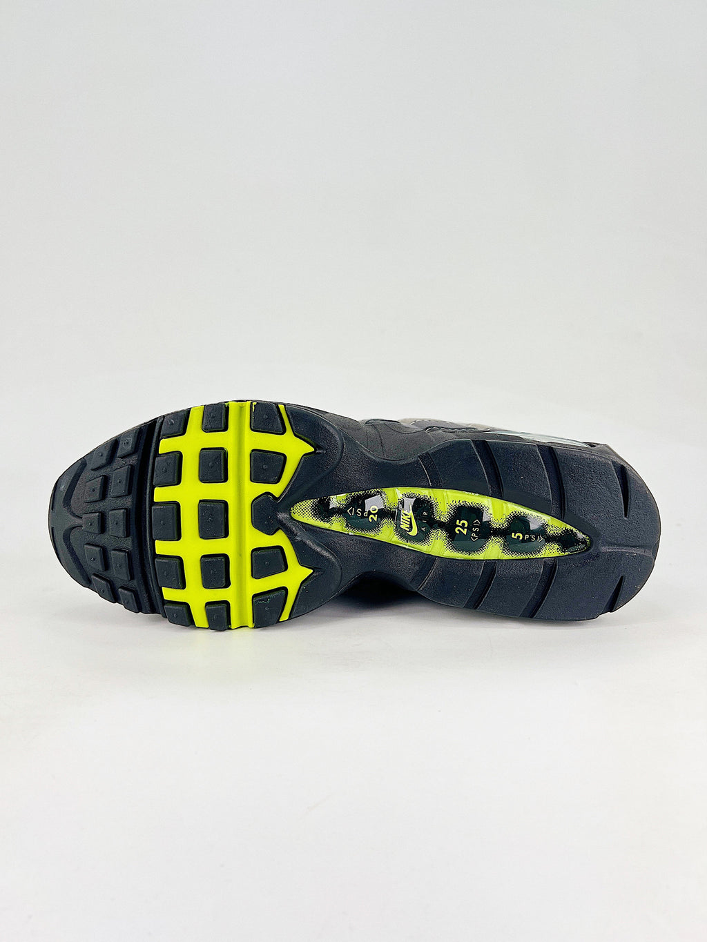Air Max 95 – Negro / Gris / Amarillo