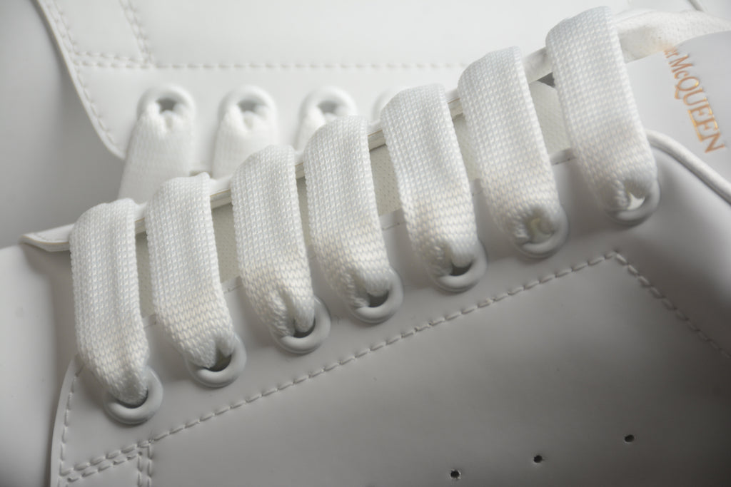 Alexander McQueen – Blanco / Letras Doradas