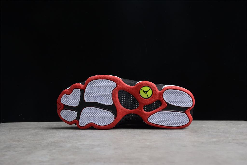 Air Jordan 13 – Blanco / Negro / Rojo