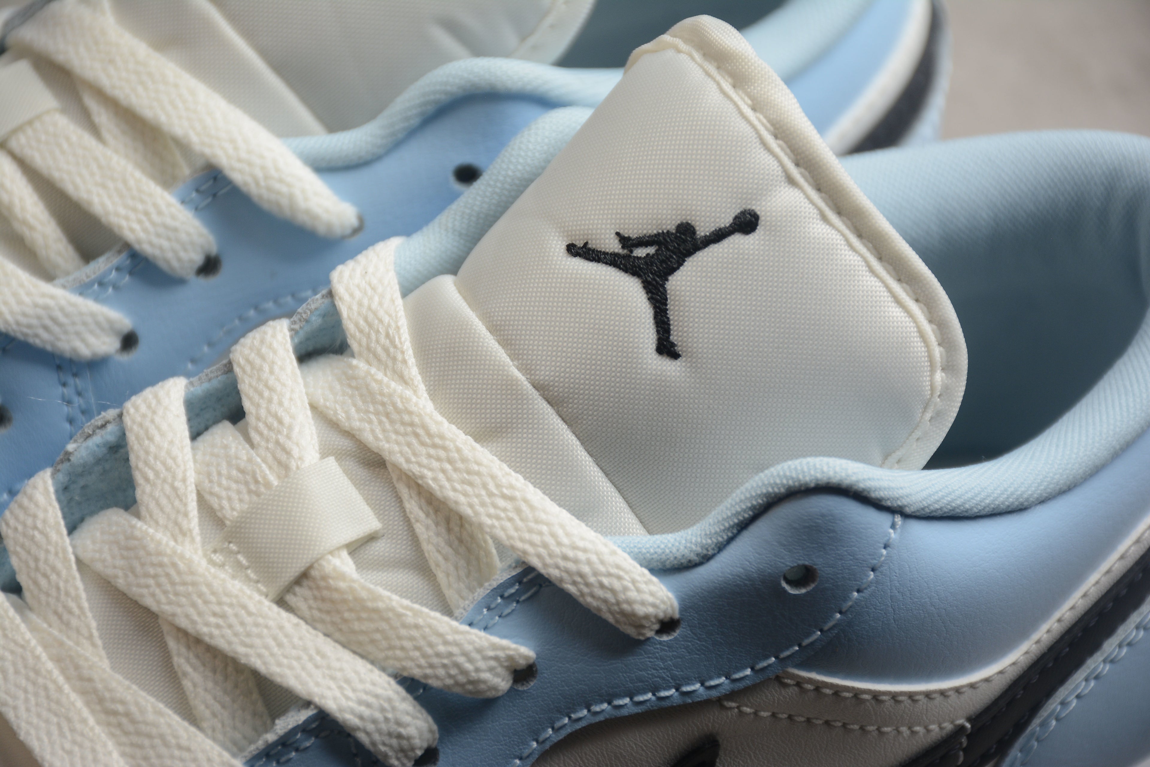 Jordan 1 Low – Azul / Blanco / Negro