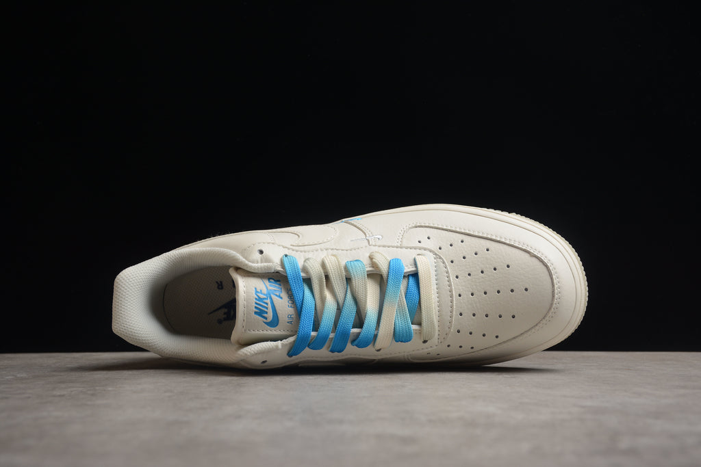 Nike Air Force 1 Low – Blanco / Azul