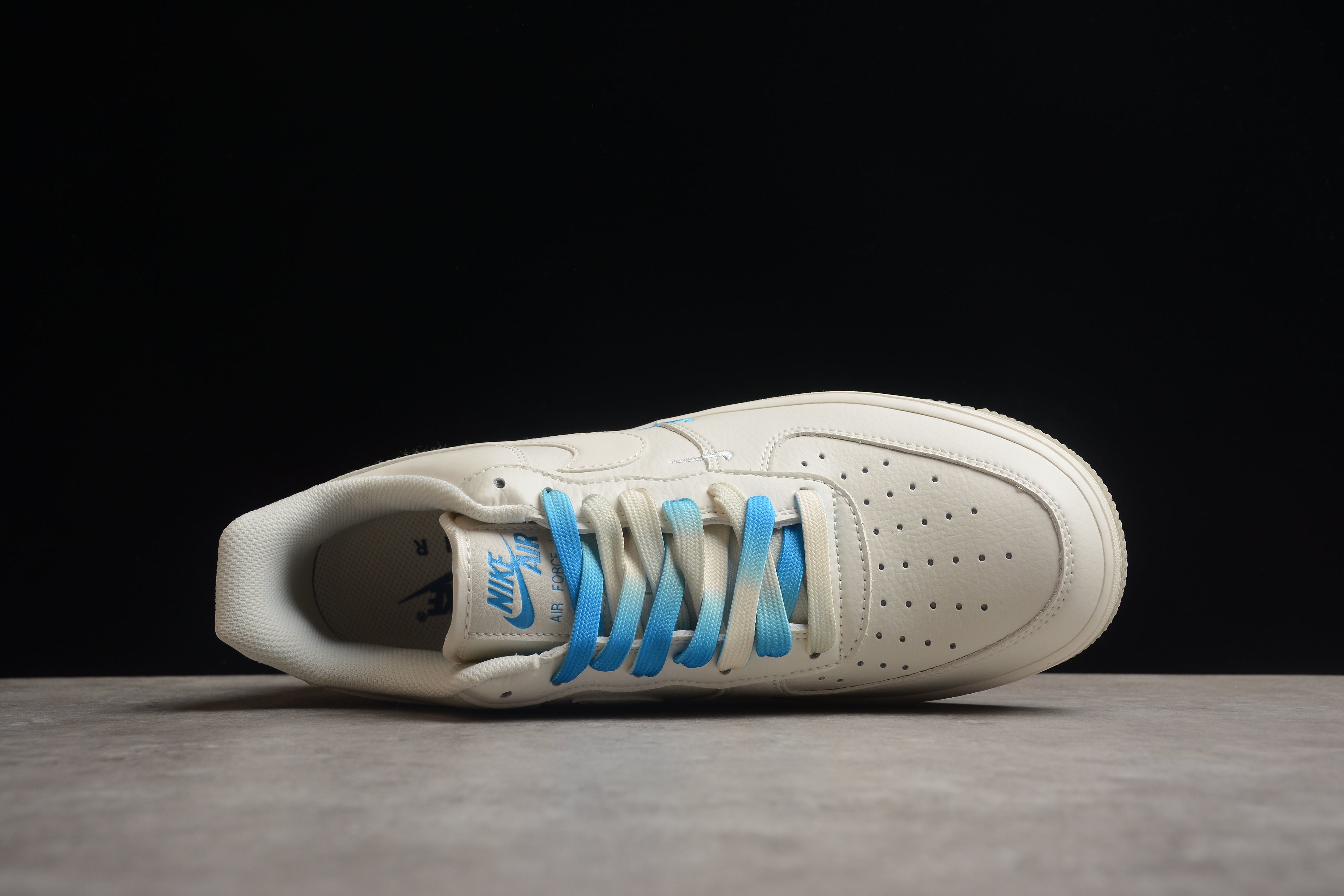 Nike Air Force 1 Low – Blanco / Azul