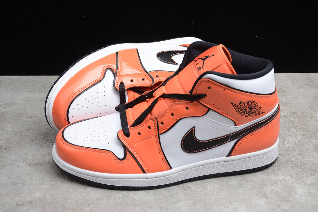 Air Jordan 1 Mid – Naranja / Negro