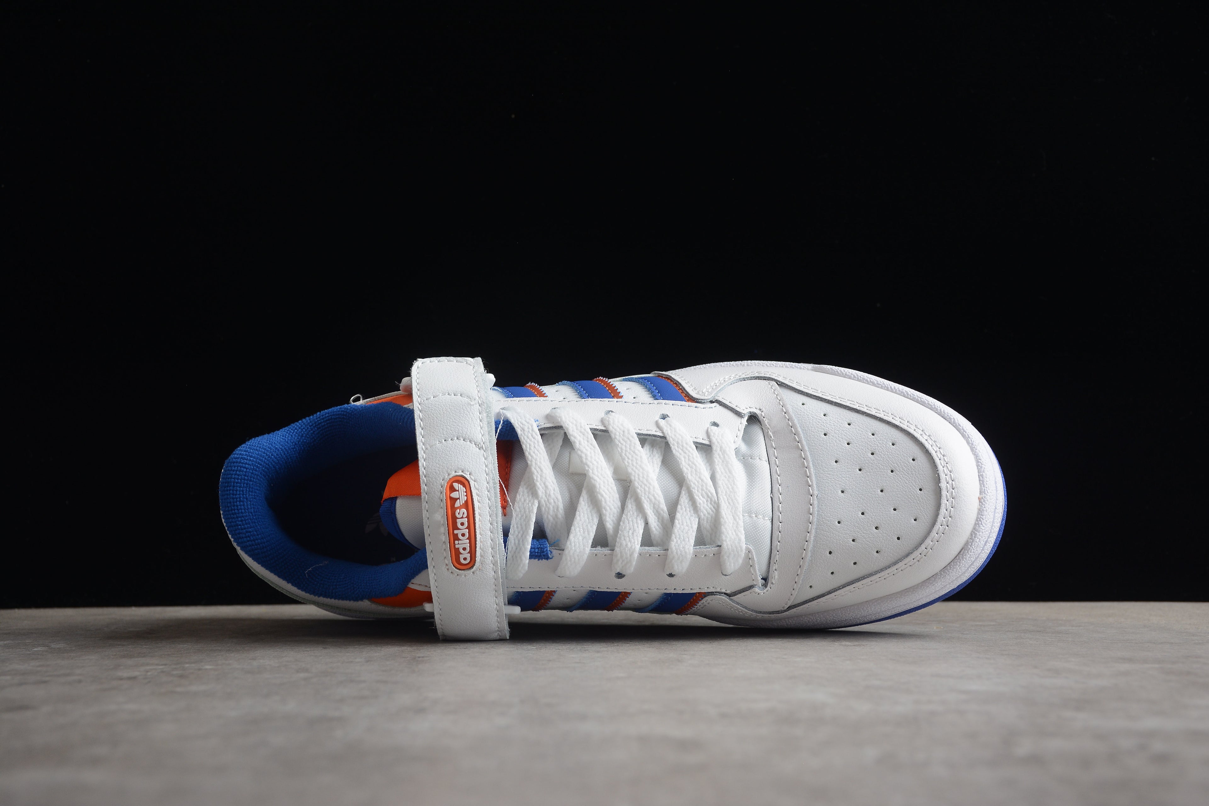 Adidas Forum – Blanco / Azul Oscuro