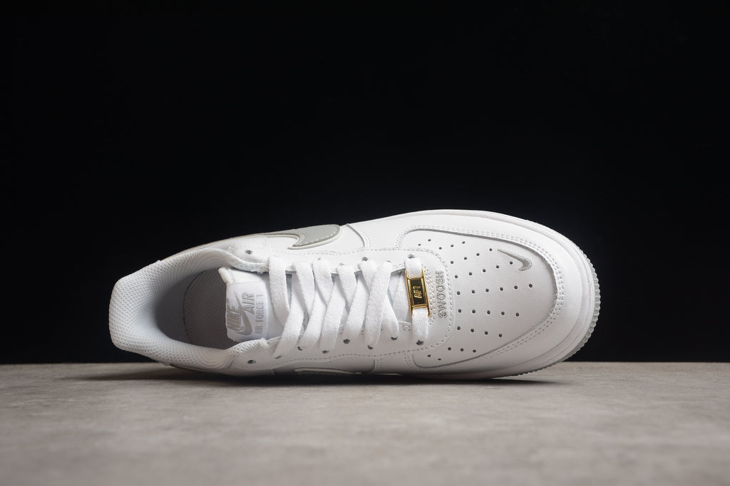 Nike Air Force 1 Low – Blanco / Gris Claro