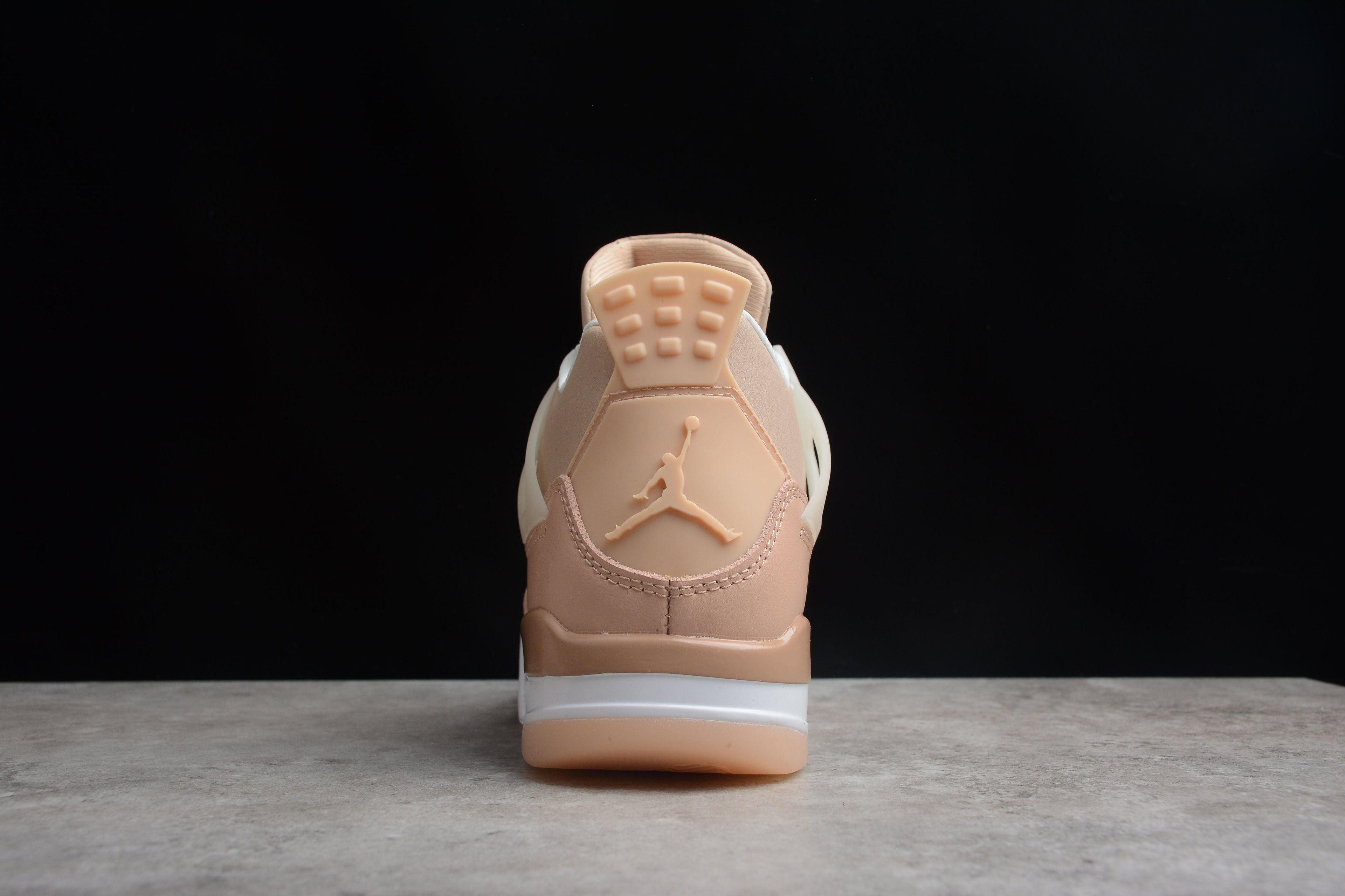 Air Jordan 4 – Rosa / Blanco