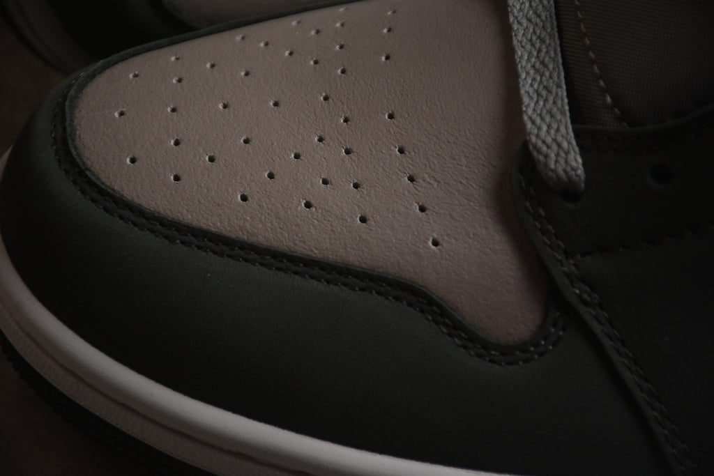 Air Jordan 1 Mid – Gris Oscuro / Marrón