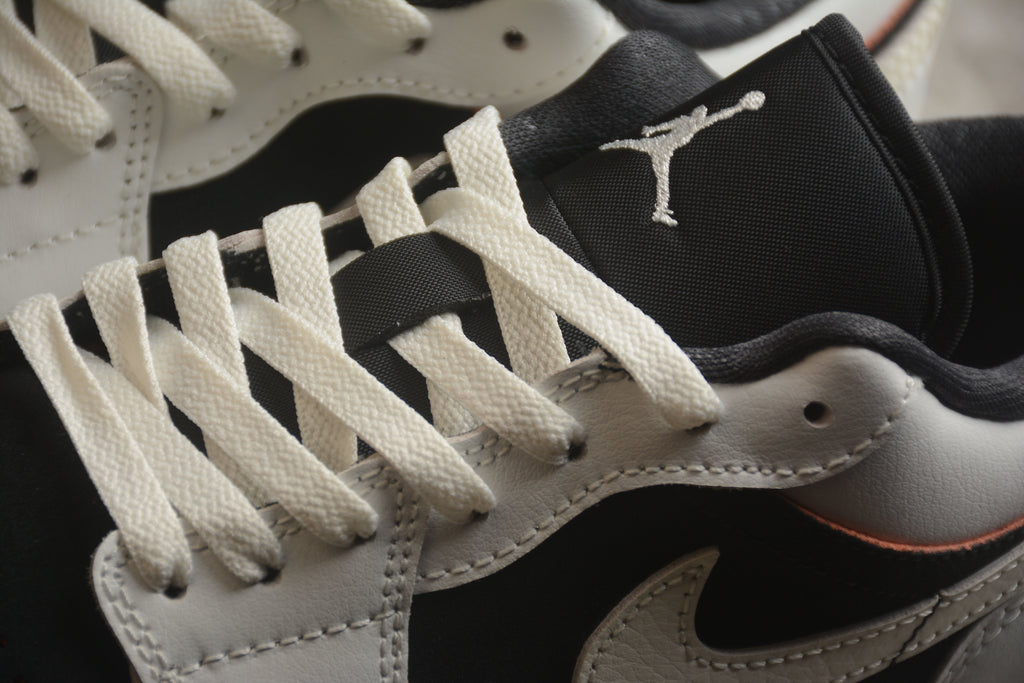 Jordan 1 Low – Blanco / Negro