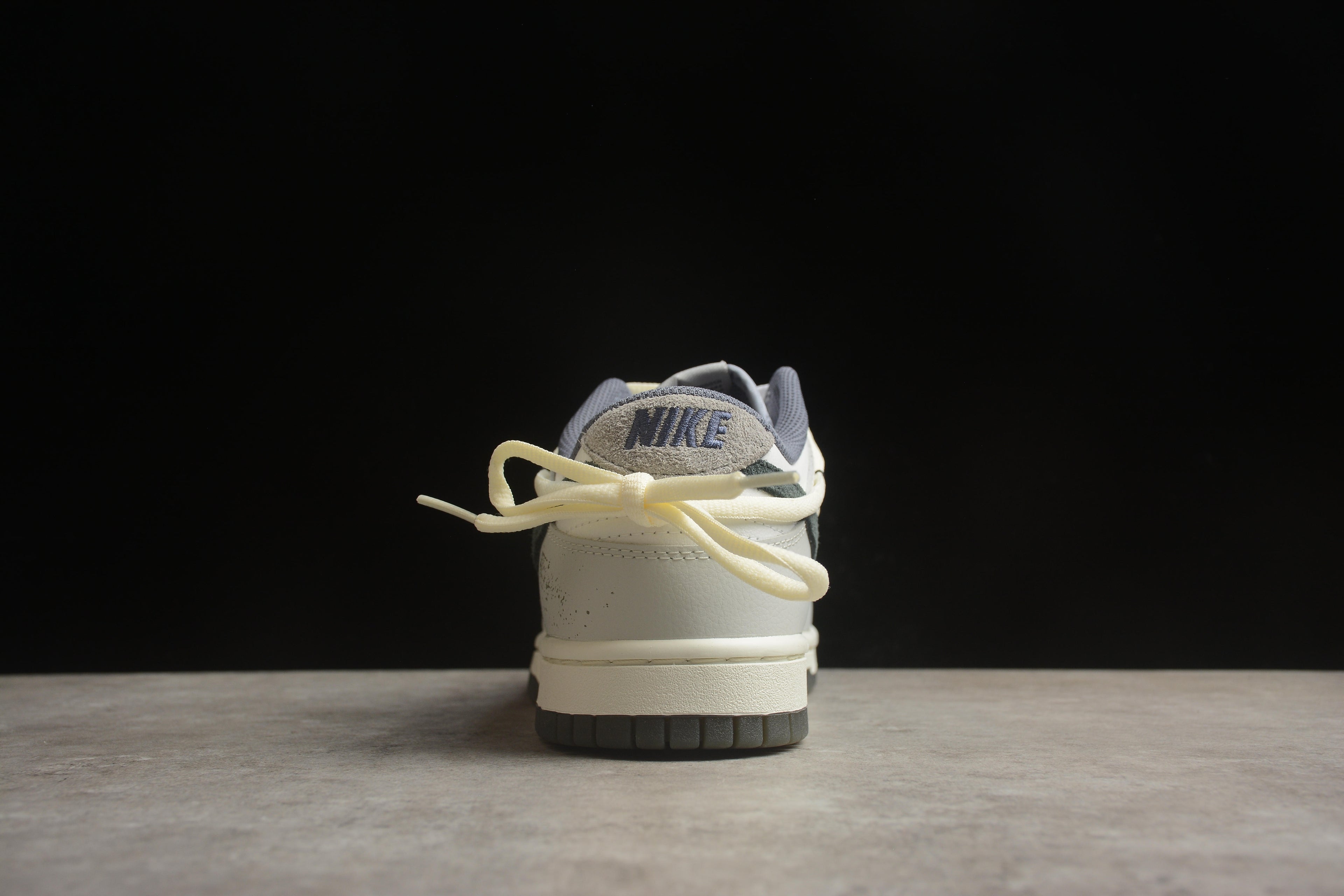 Dunk SB – Gris / Negro