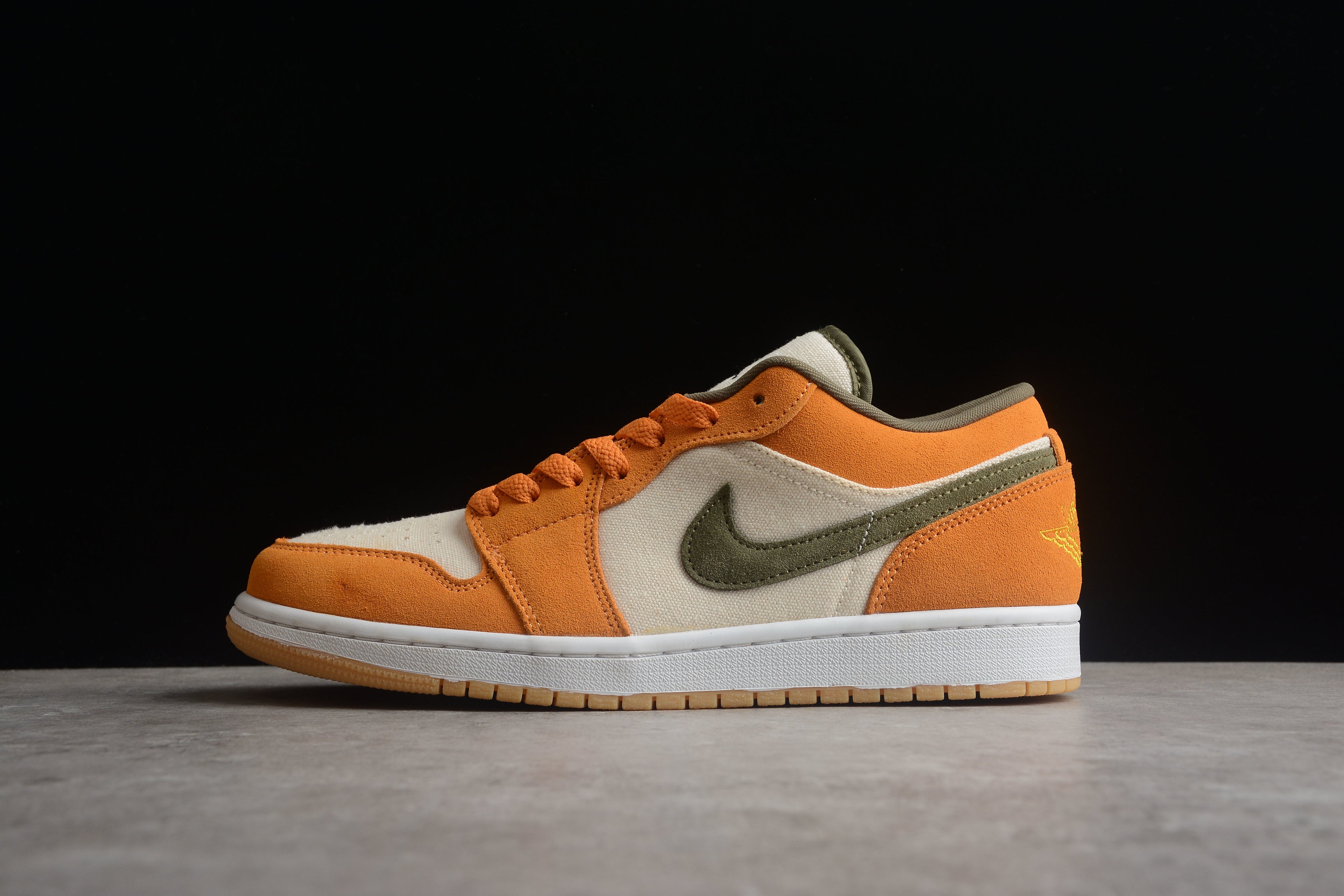 Jordan 1 Low – Amarillo / Beige