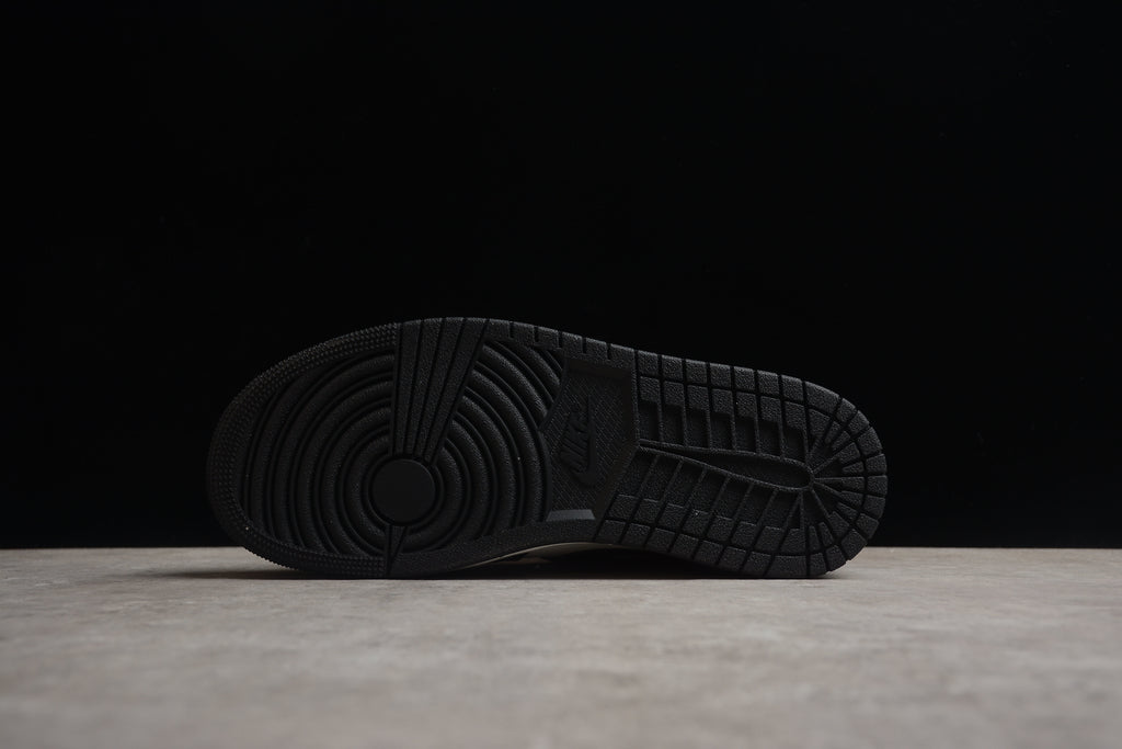 Air Jordan 1 Mid – Negro / Rojo / Blanco