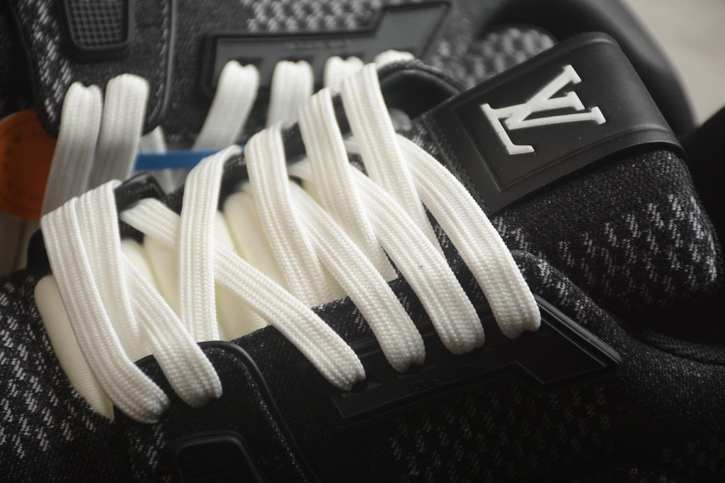 Louis Vuitton Trainer Low – Negro / Blanco