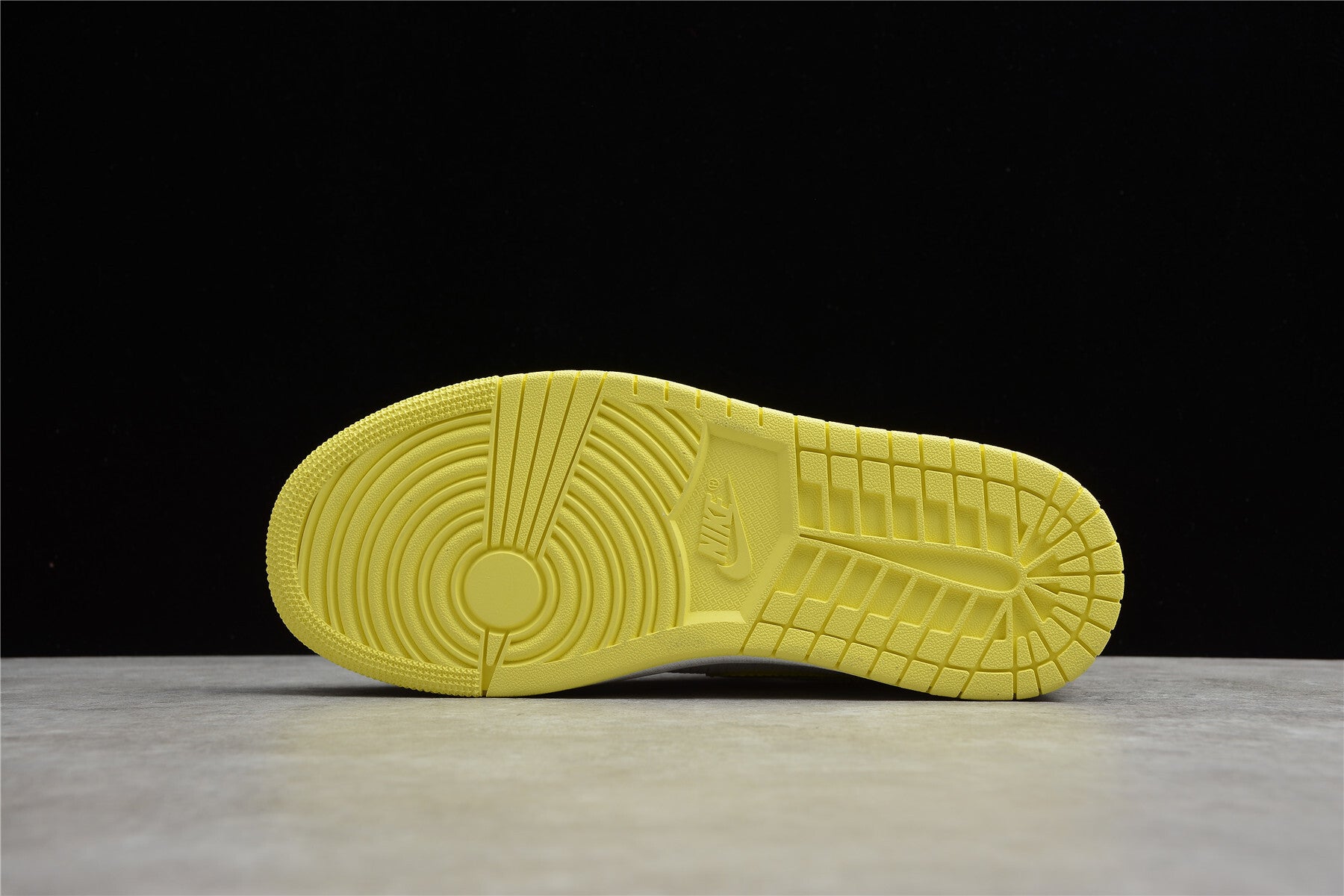 Air Jordan 1 Mid – Dior Amarillo