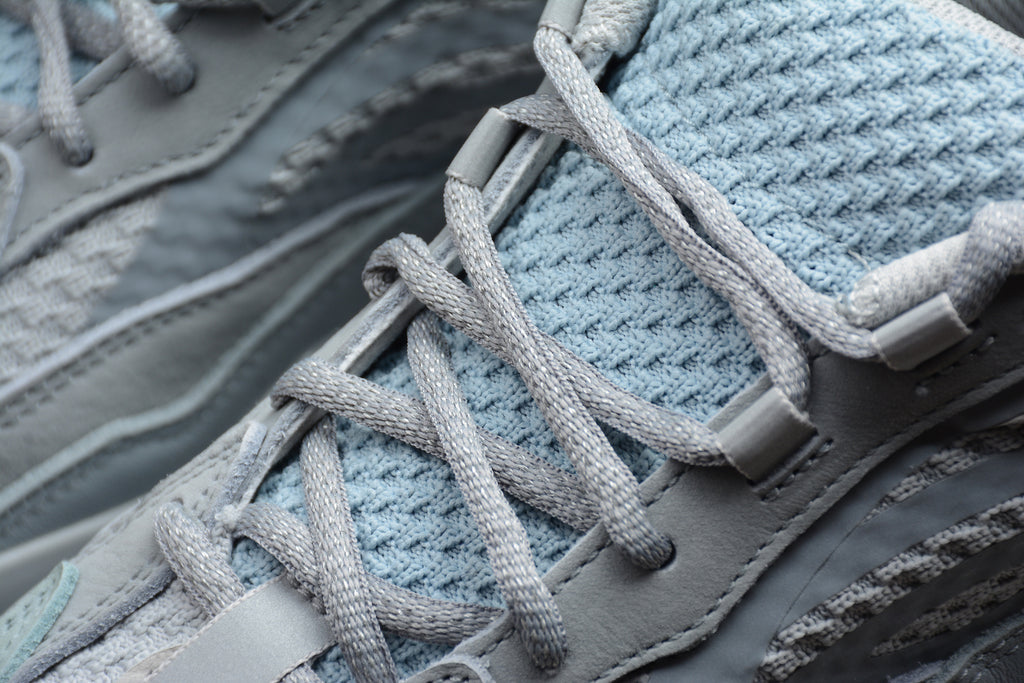 Adidas Yeezy 700 – Azul / Naranja