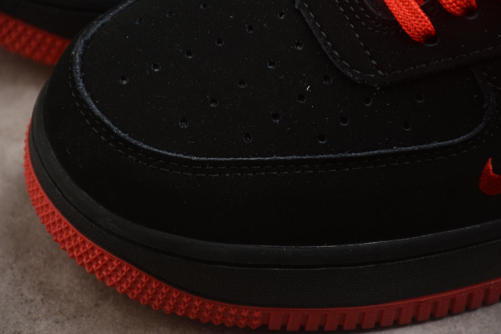 Air Force 1 Low – Negro / Rojo