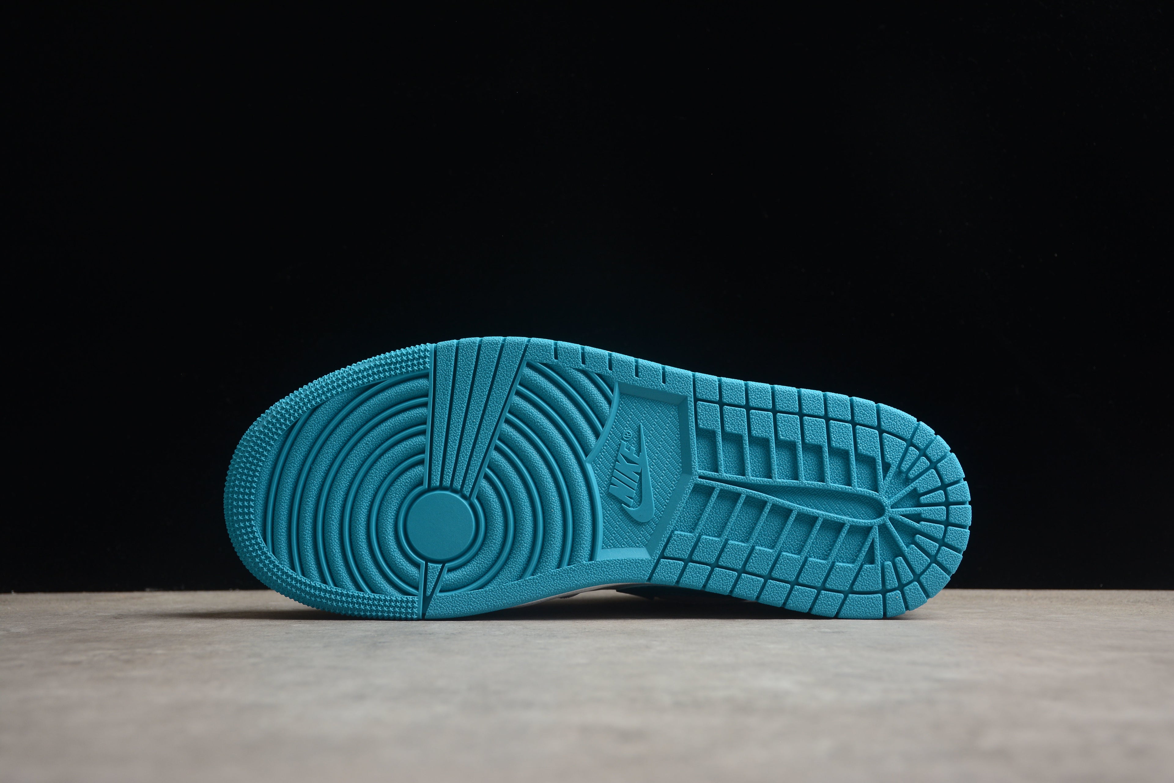 Jordan 1 Low – Azul / Blanco