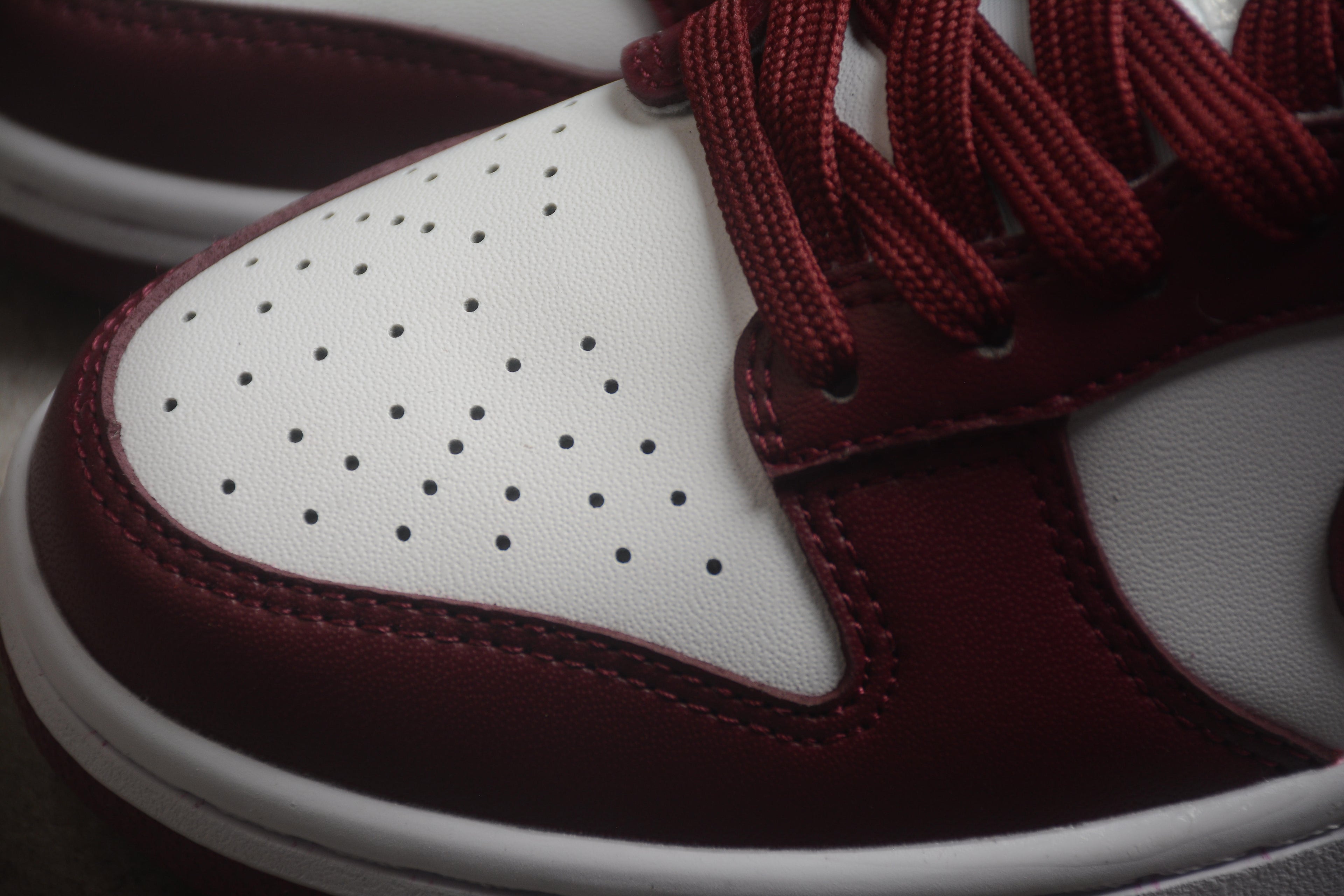 Dunk SB – Granate / Blanco
