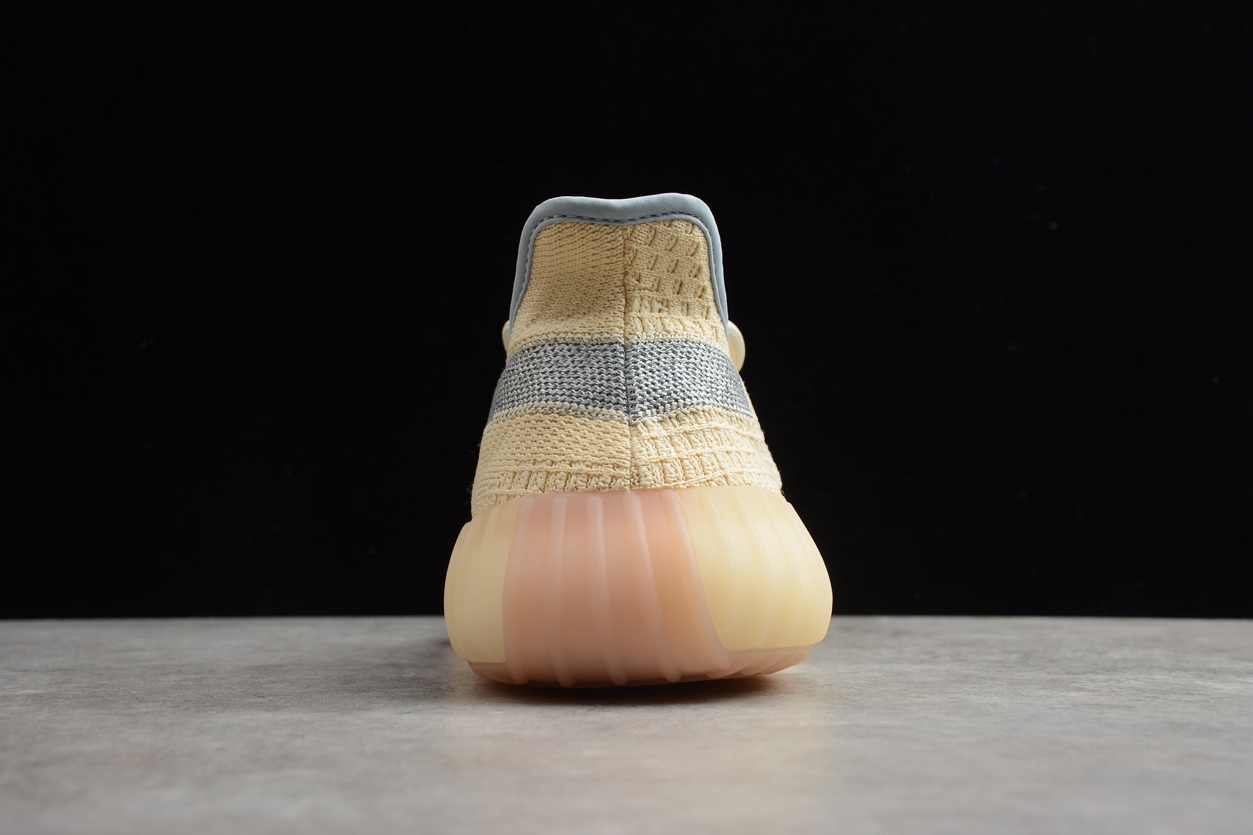 Adidas Yeezy 350 – Beige / Gris