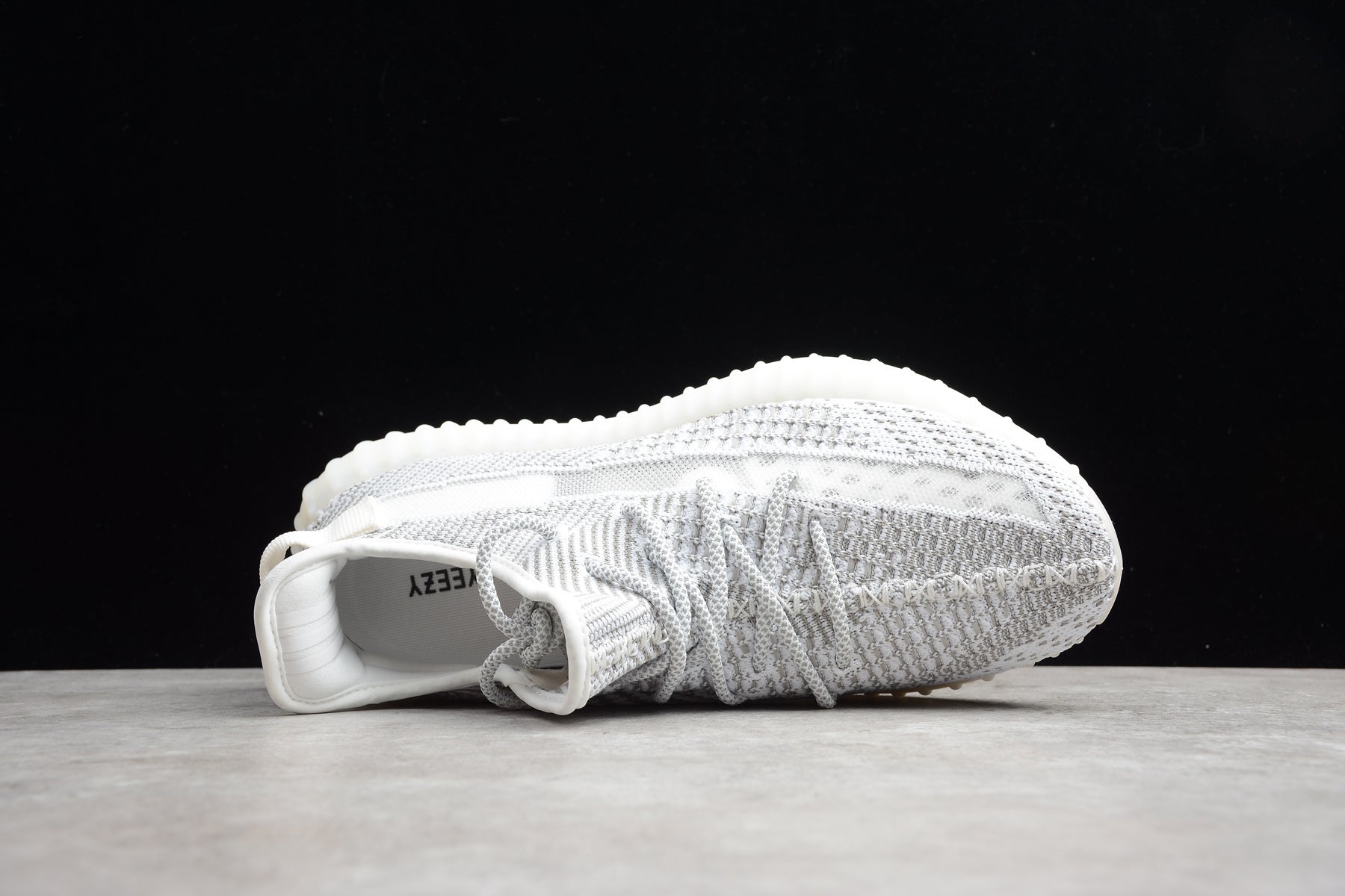 Adidas Yeezy 350 – Blanco / Gris