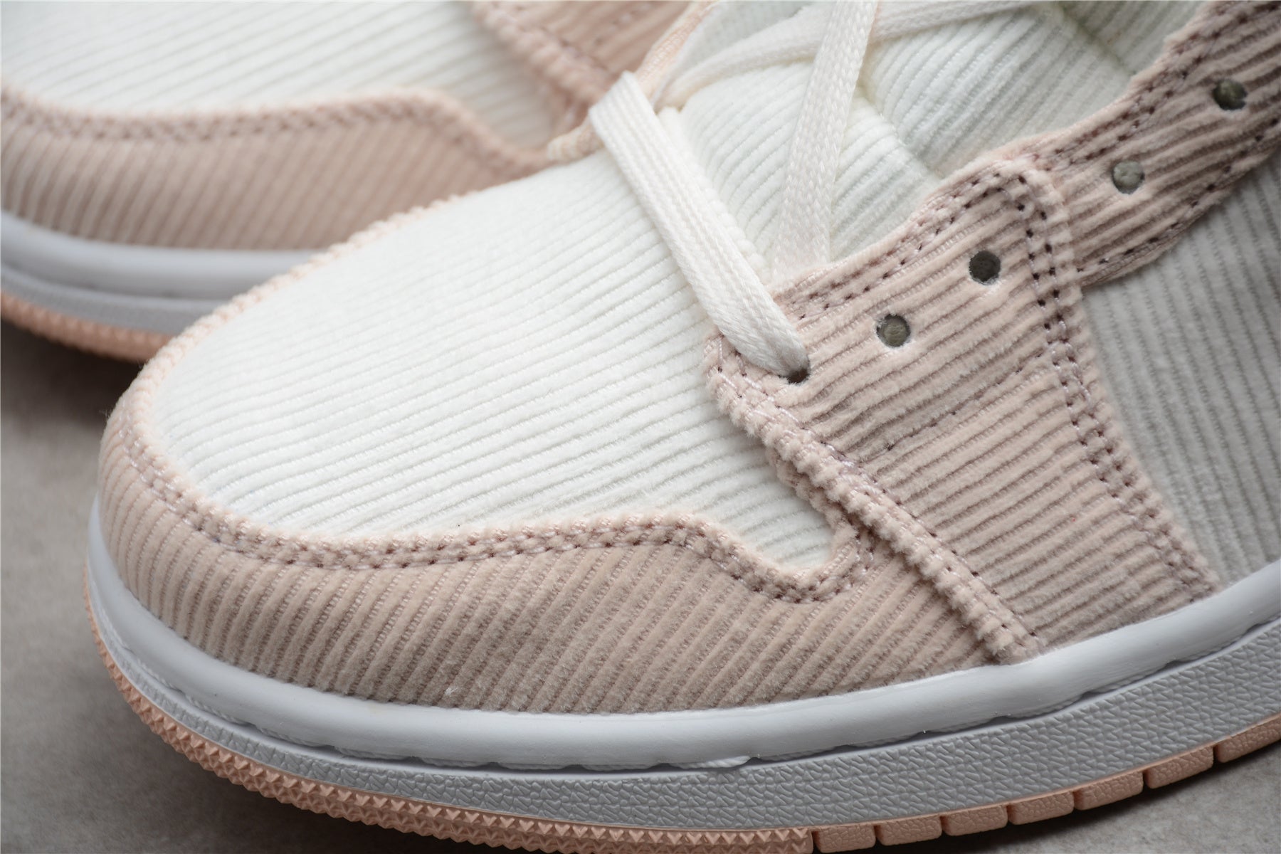 Air Jordan 1 Mid – Rosa / Blanco / Naranja