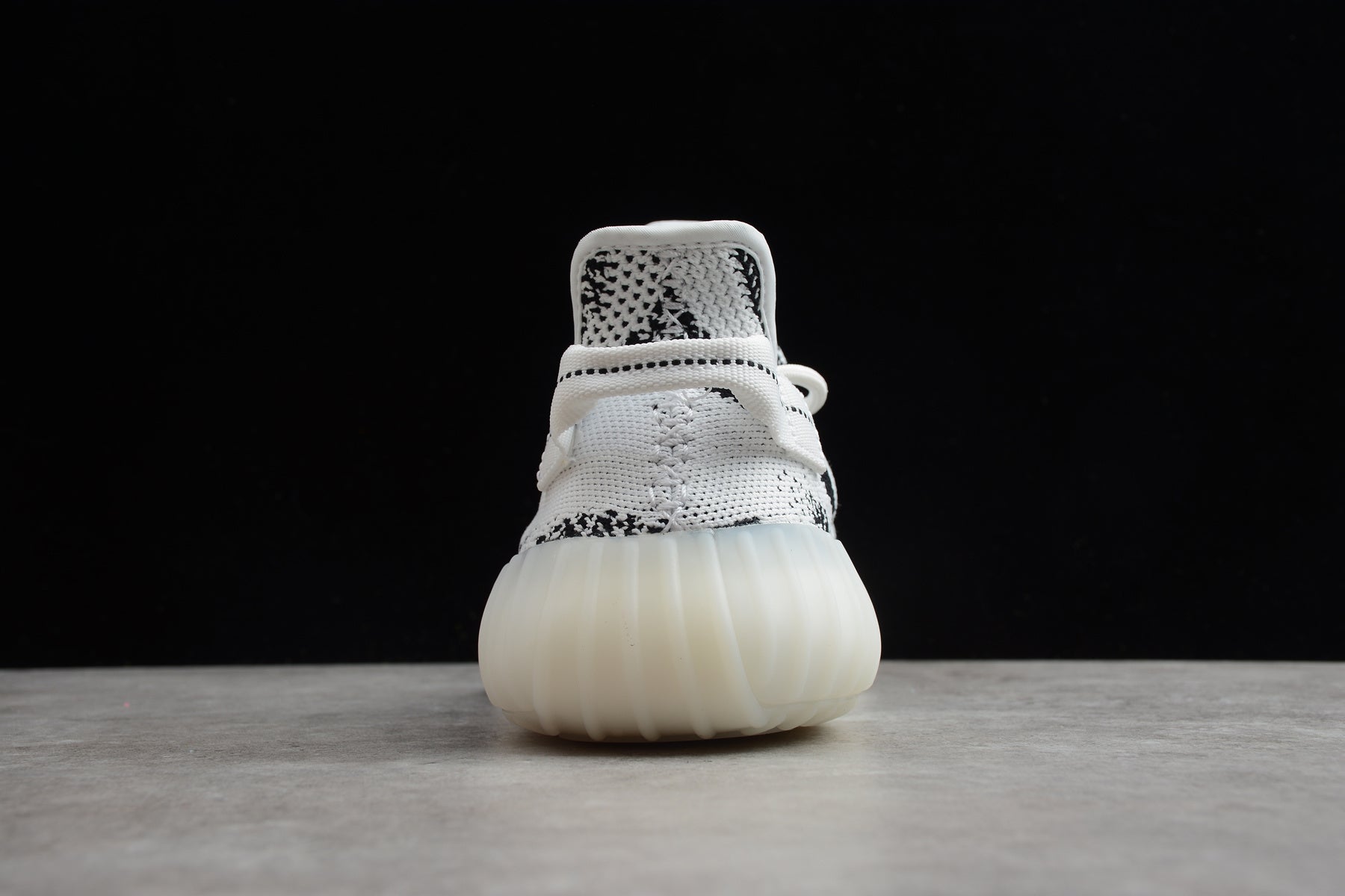 Adidas Yeezy 350 – Blanco / Negro