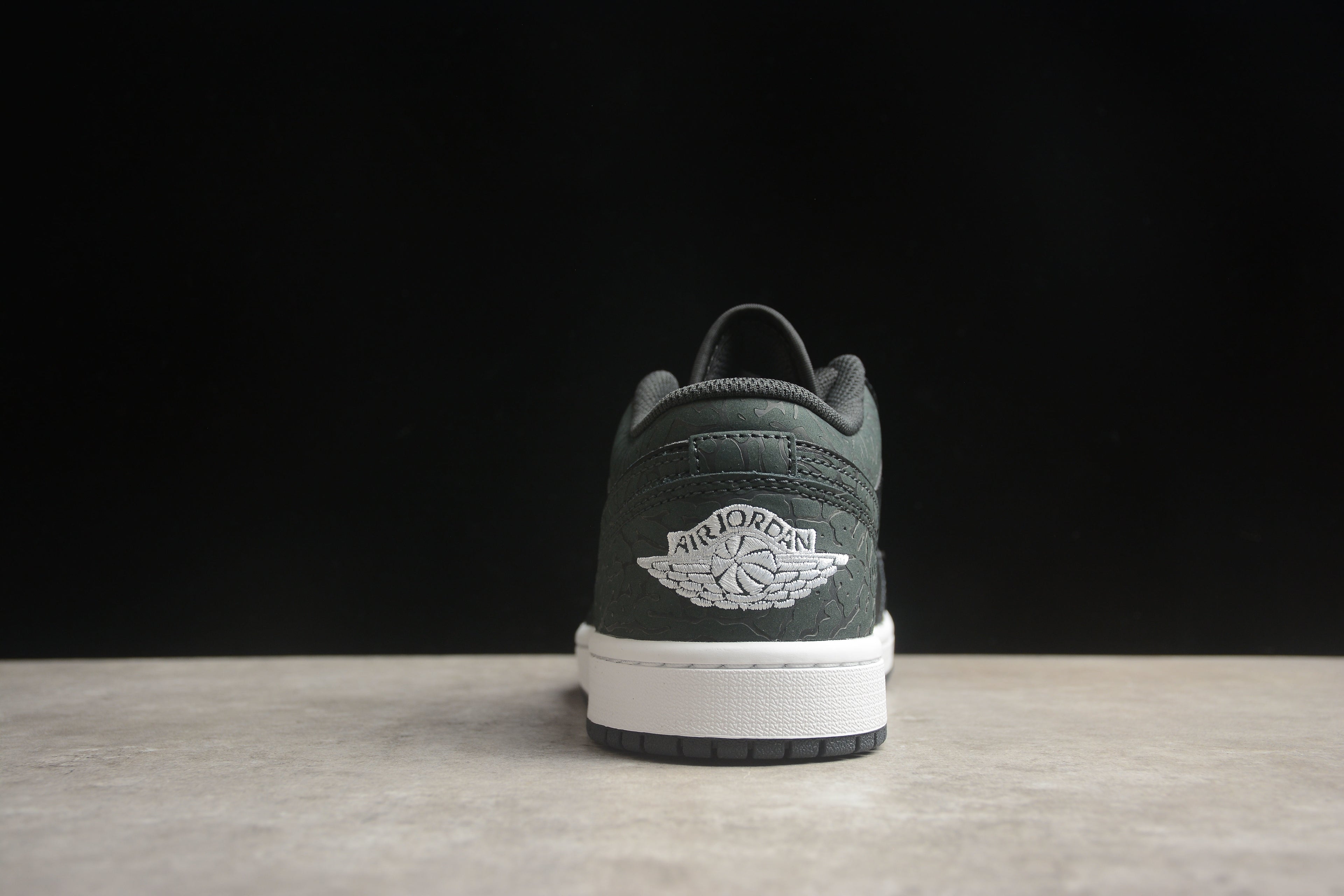 Jordan 1 Low – Negro