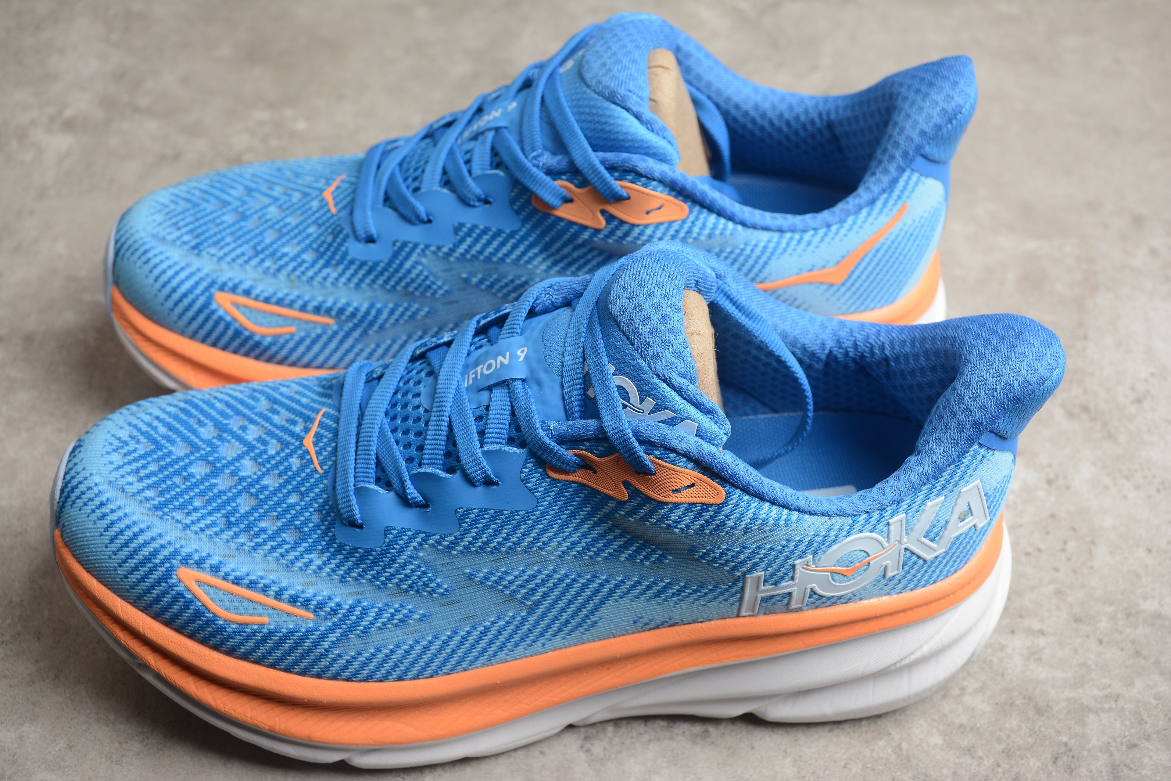 Hoka Clifton 9 – Azul / Naranja