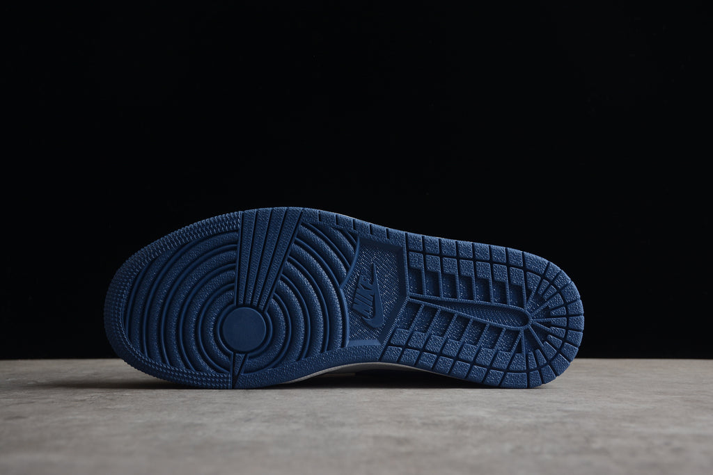 Jordan 1 Low – Azul Oscuro / Blanco