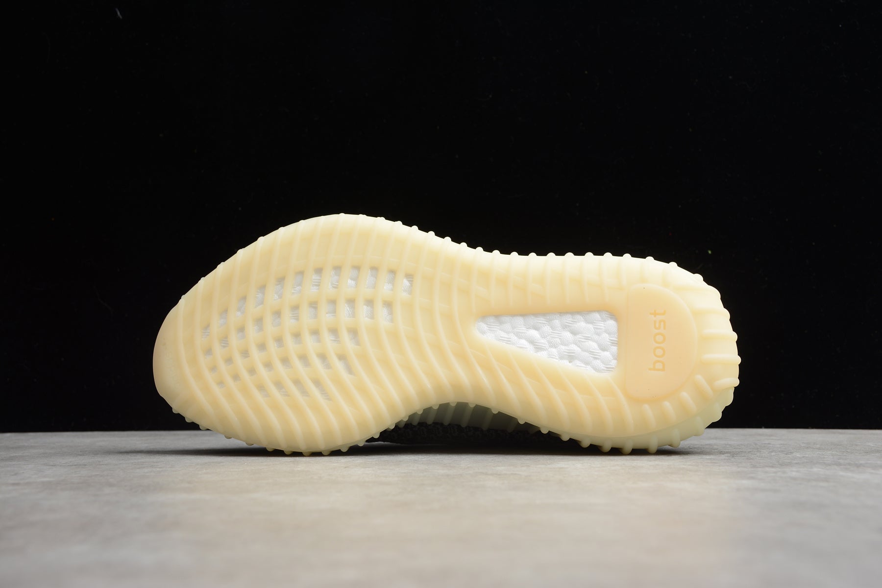 Adidas Yeezy 350 – Negro / Beige
