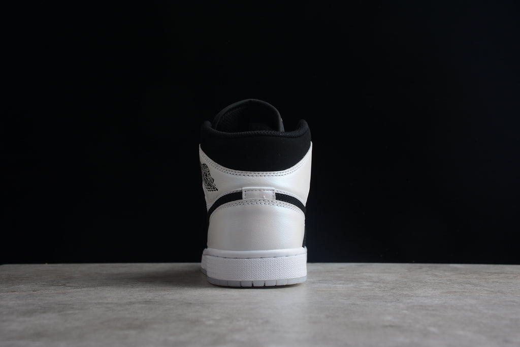 Air Jordan 1 Mid – Negro / Gris